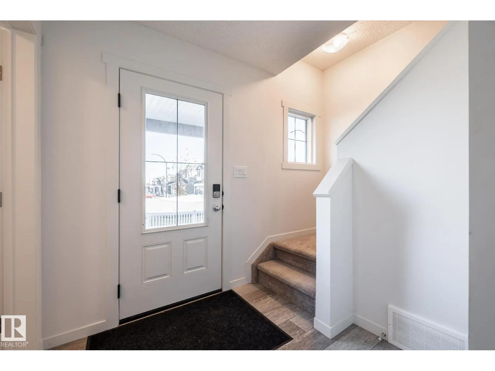 1273 MCLEOD AV