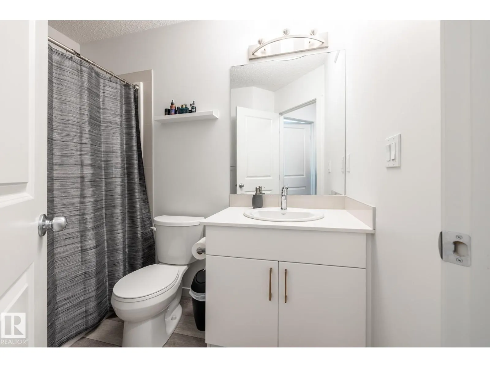 1273 MCLEOD AV