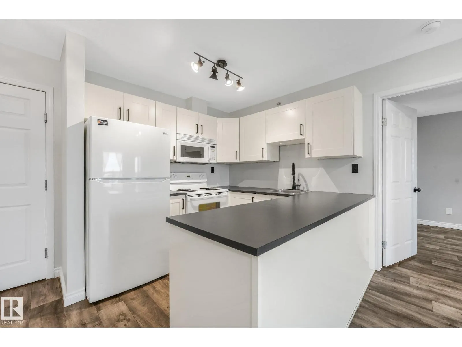 #408 4310 33 ST