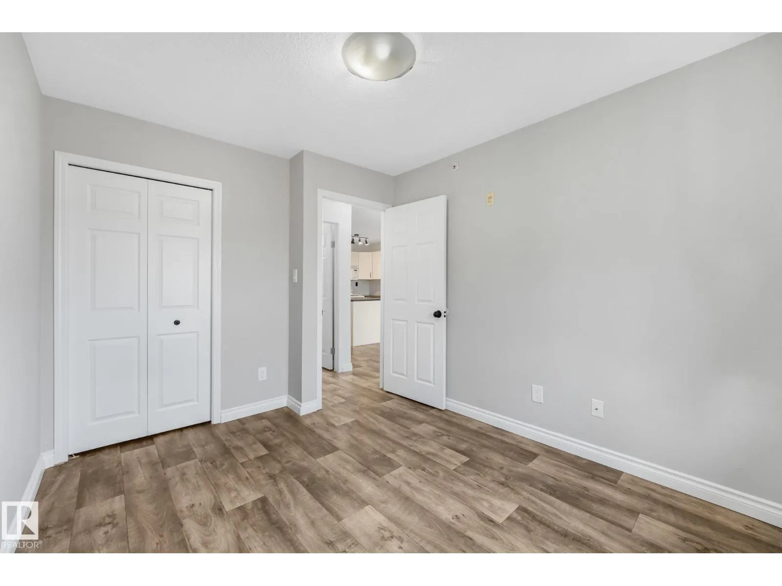 #408 4310 33 ST