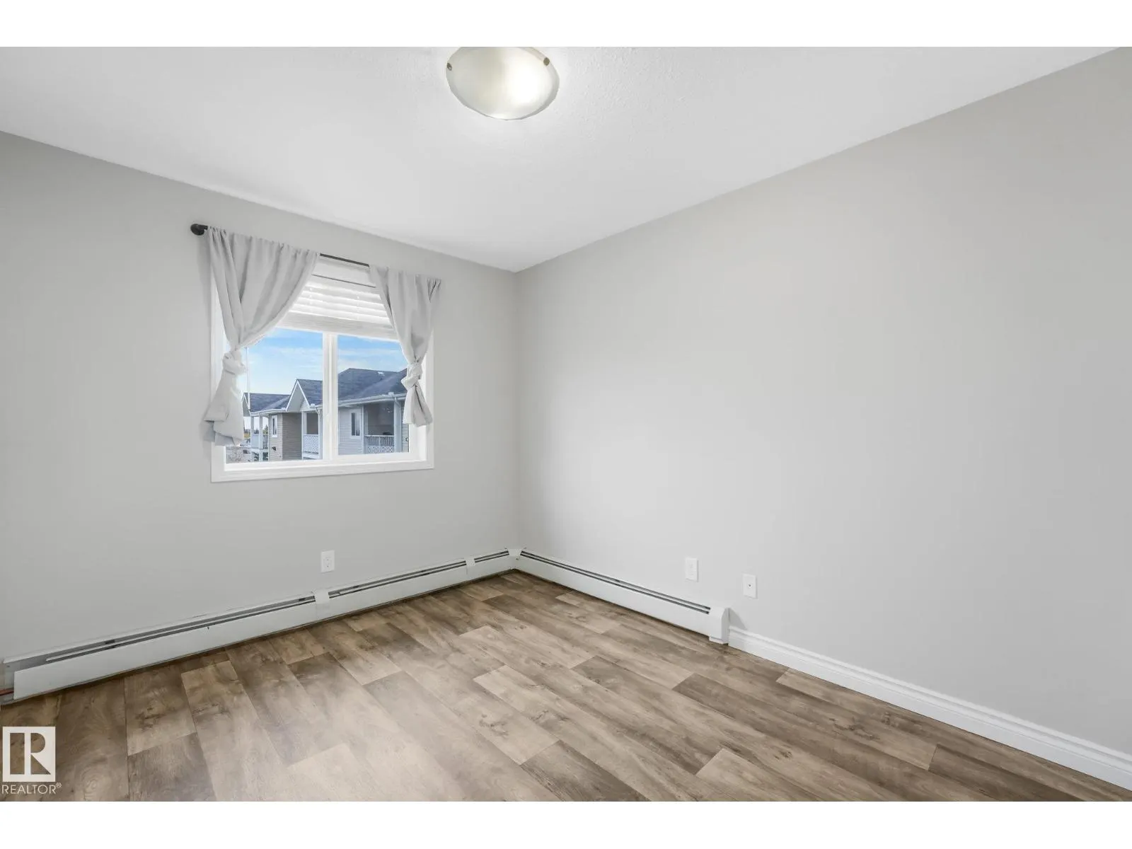 #408 4310 33 ST
