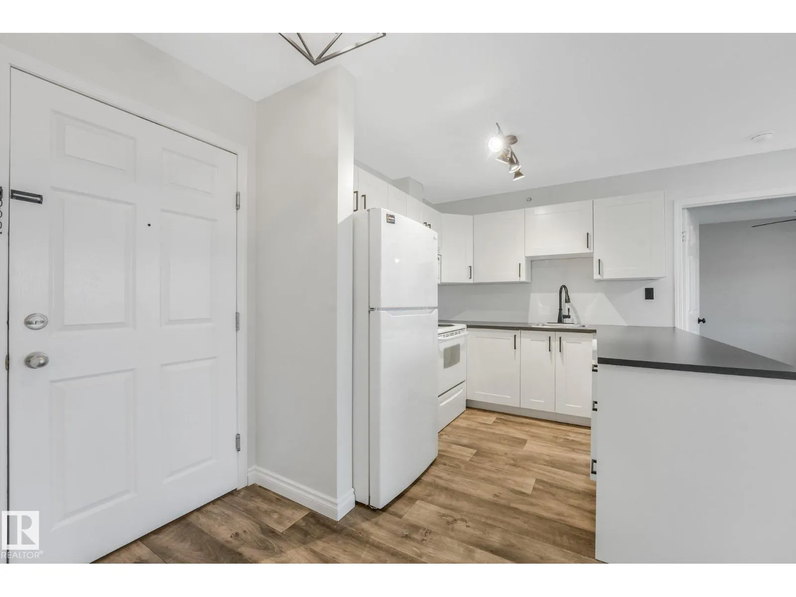 #408 4310 33 ST