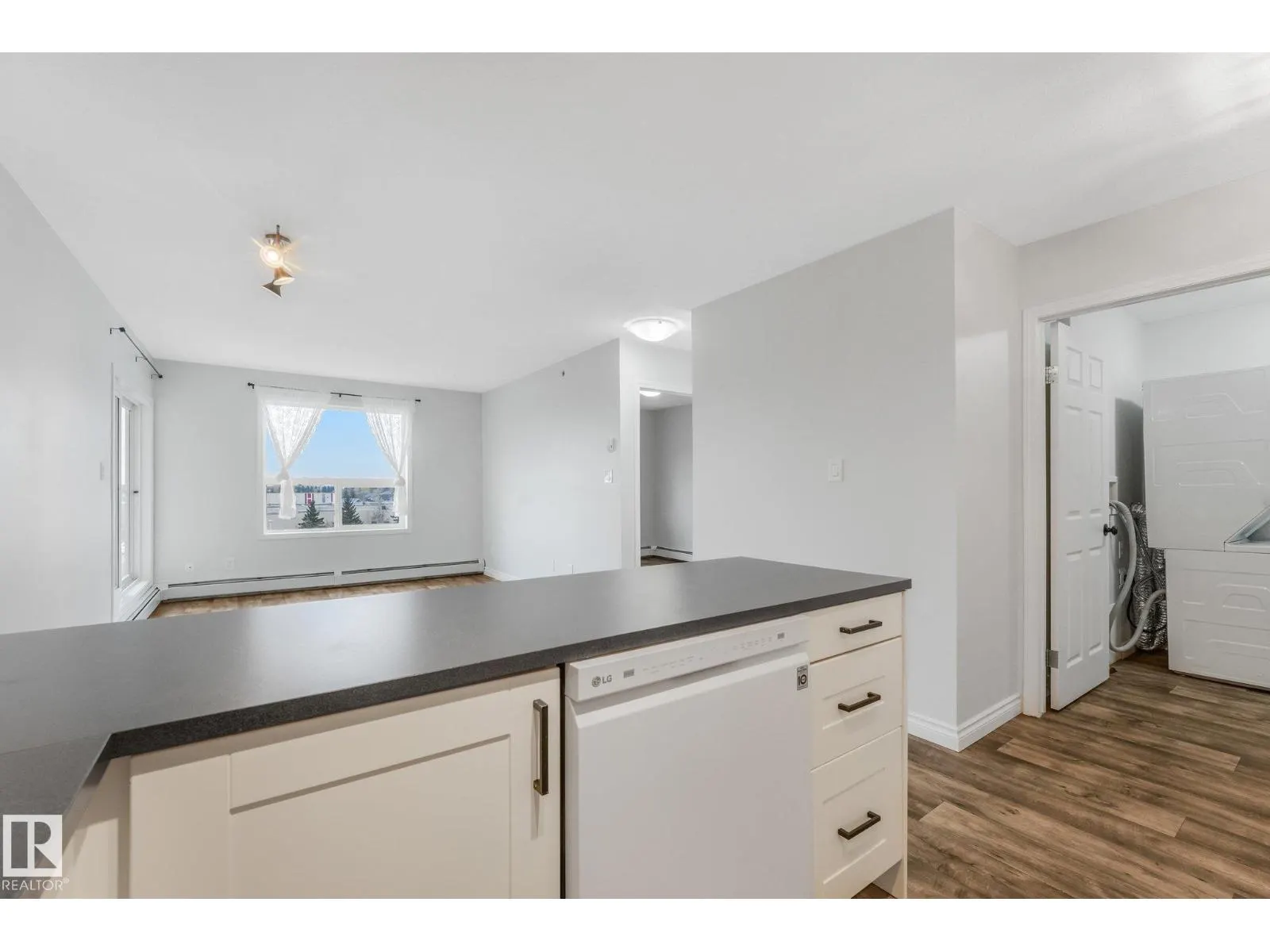 #408 4310 33 ST