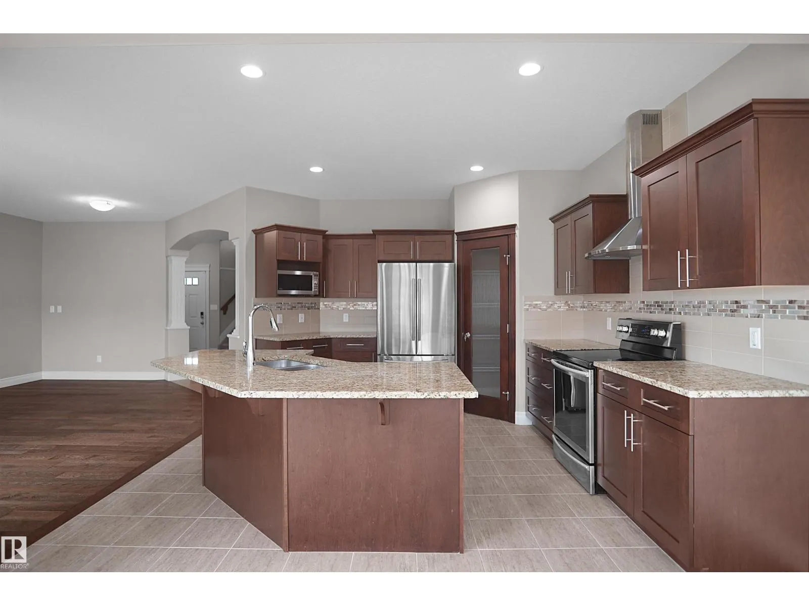 138 HENDERSON LI