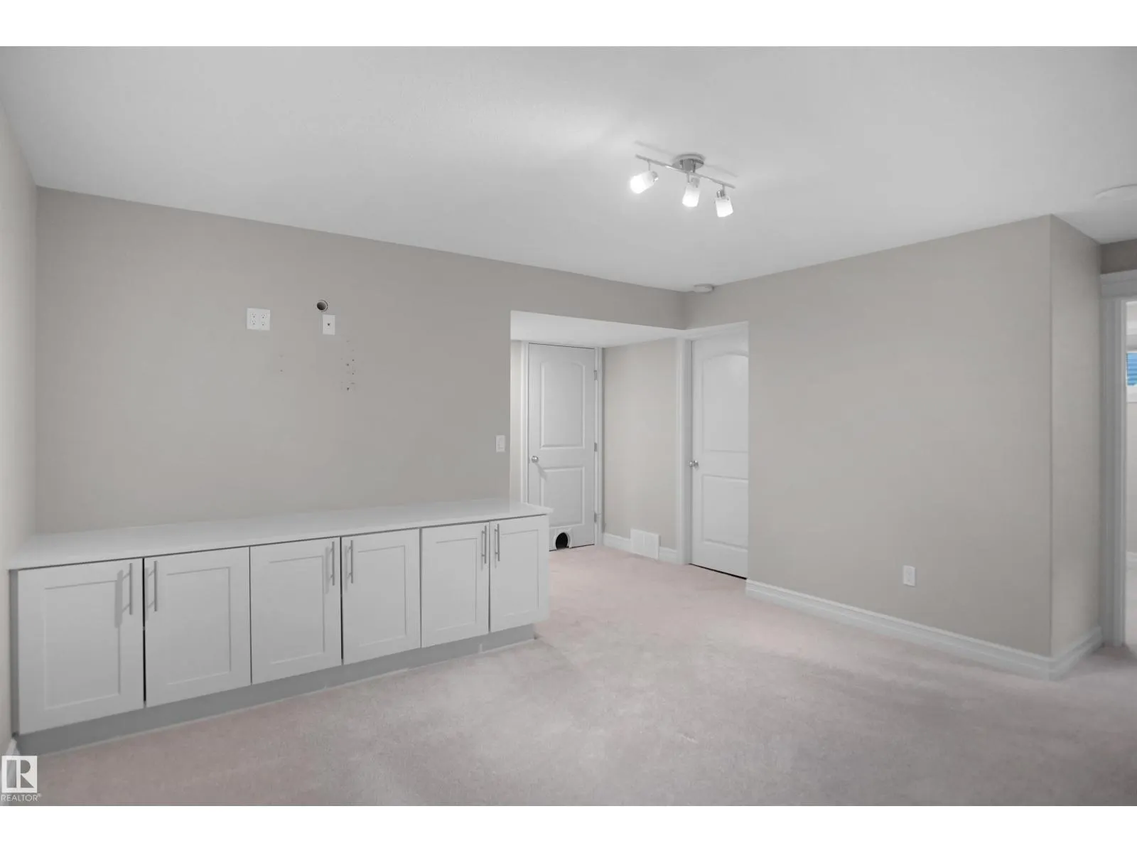 138 HENDERSON LI