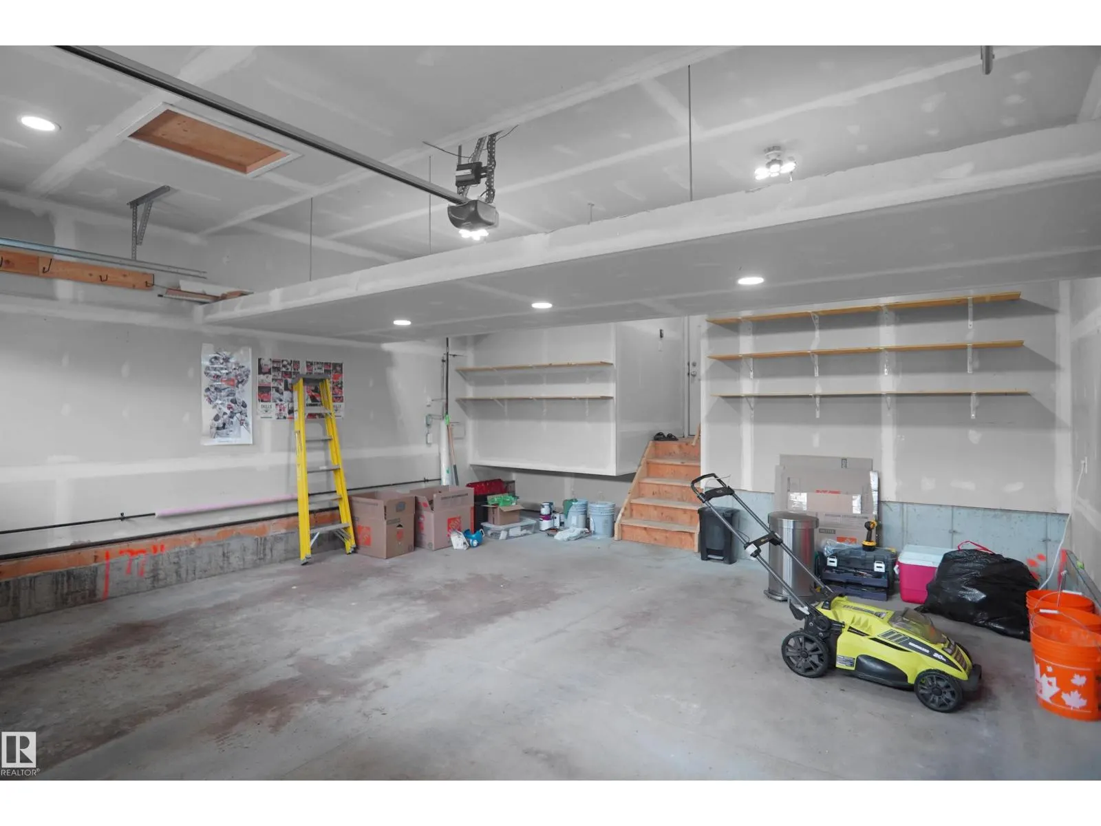 138 HENDERSON LI