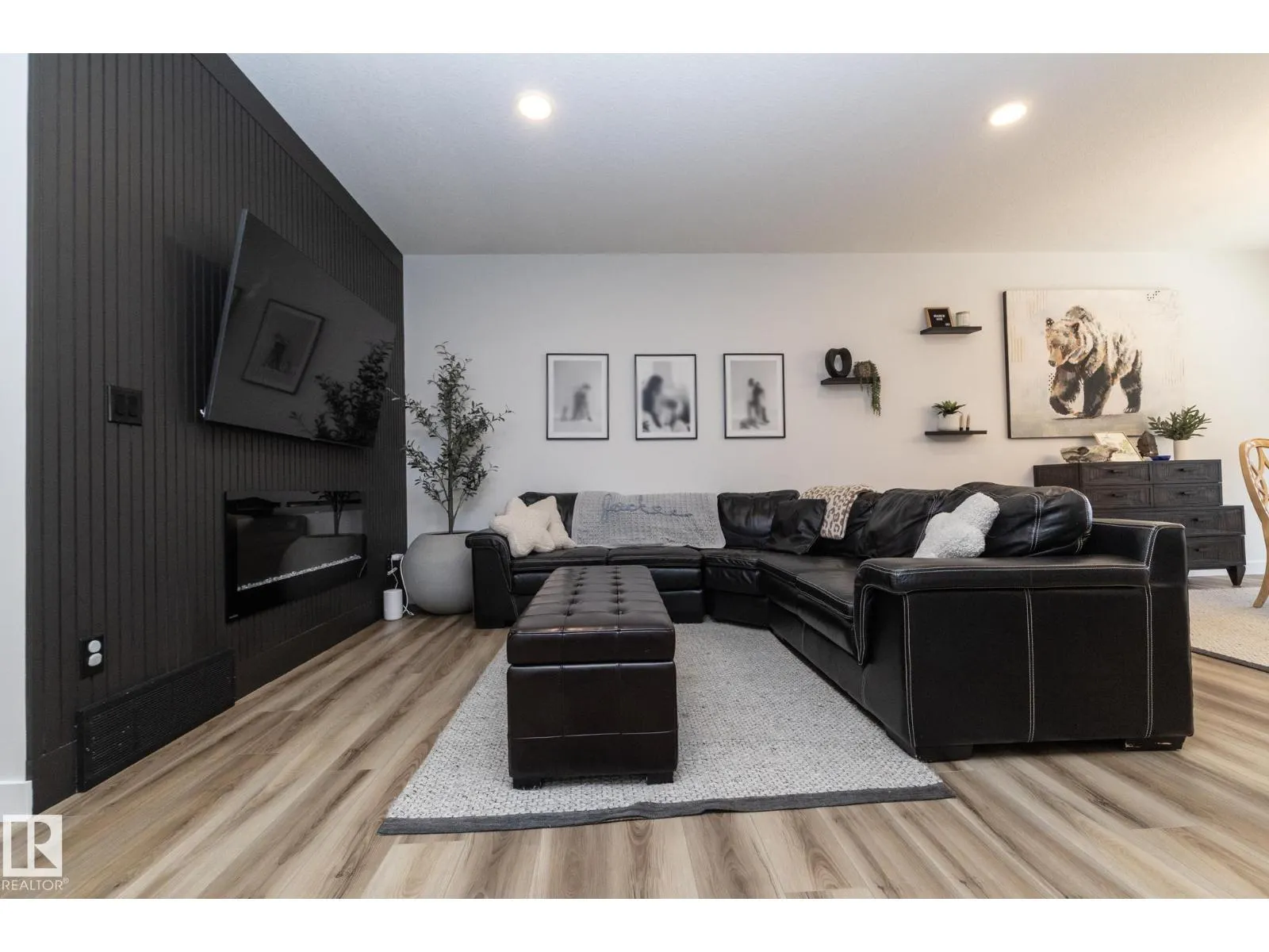 54 KINGSBURY CI
