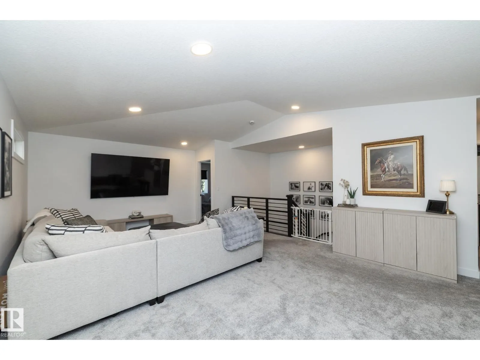 54 KINGSBURY CI
