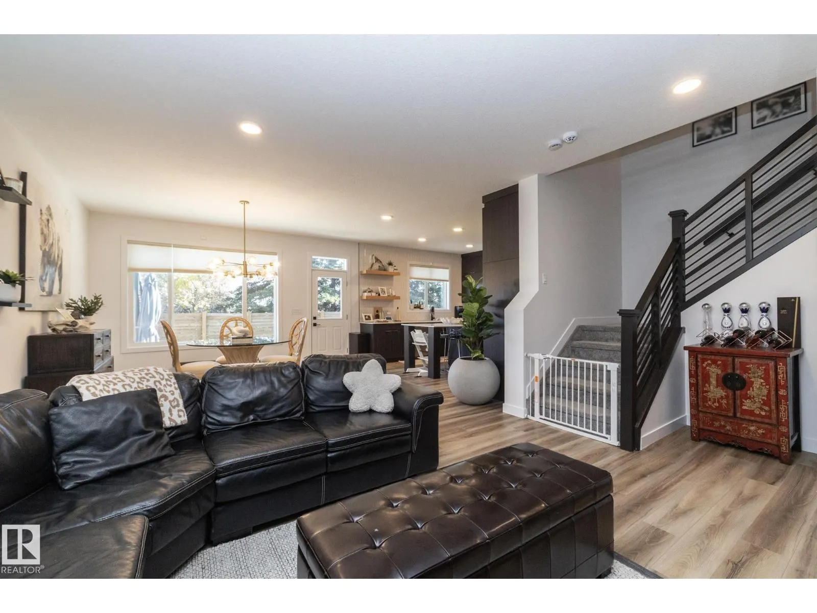 54 KINGSBURY CI