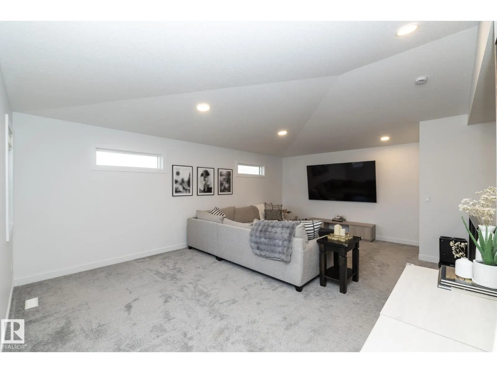 54 KINGSBURY CI