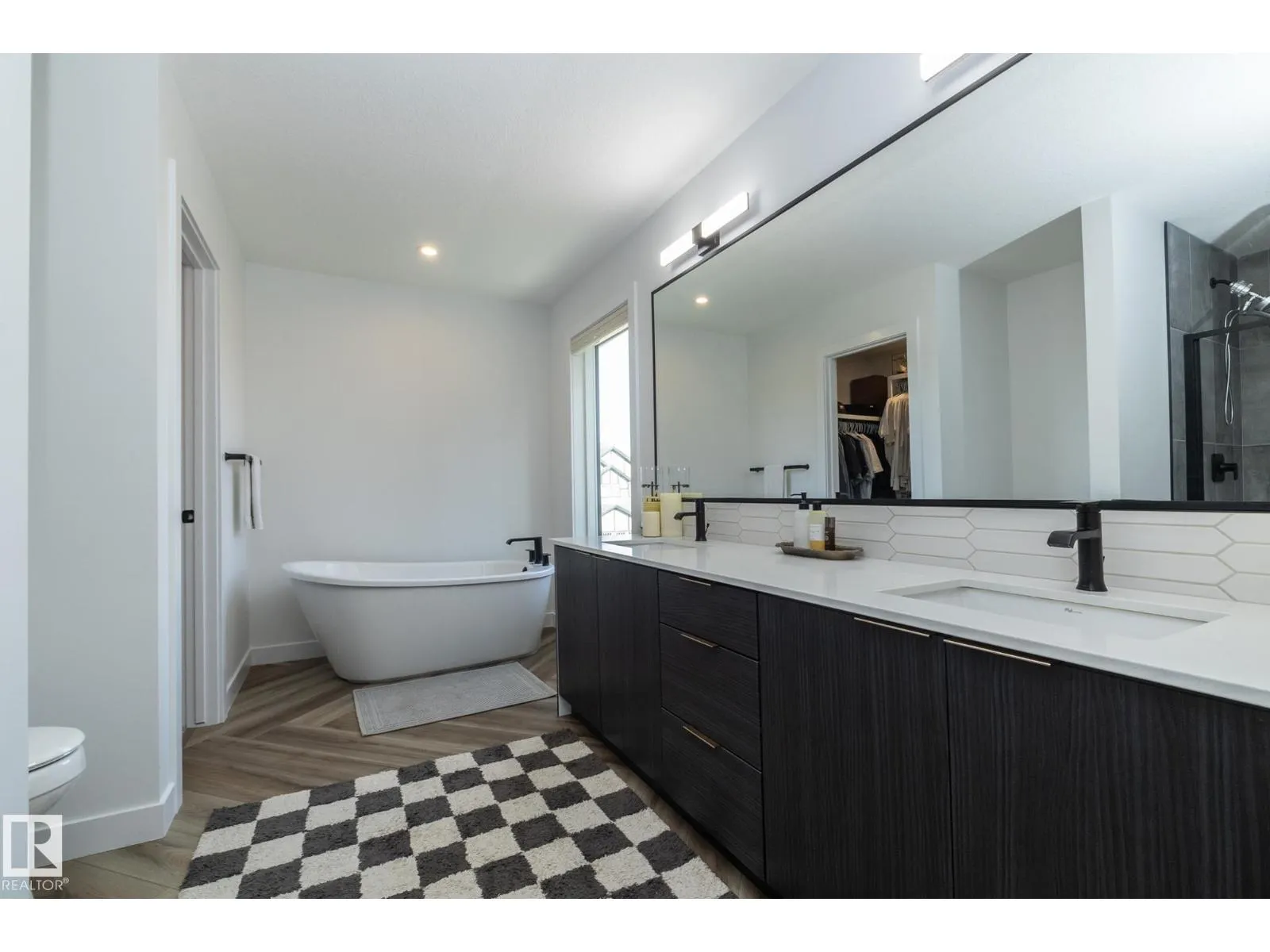 54 KINGSBURY CI