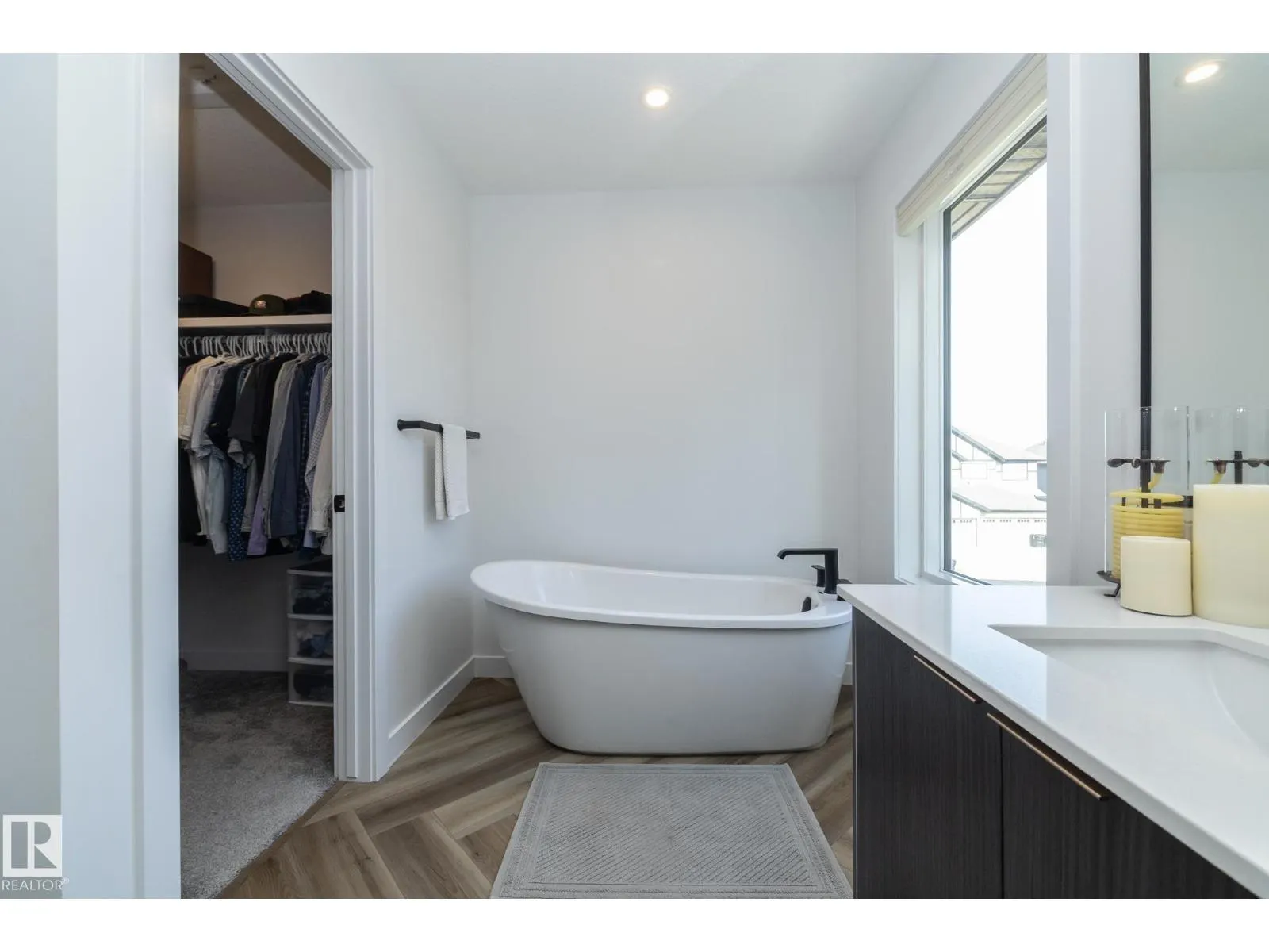 54 KINGSBURY CI
