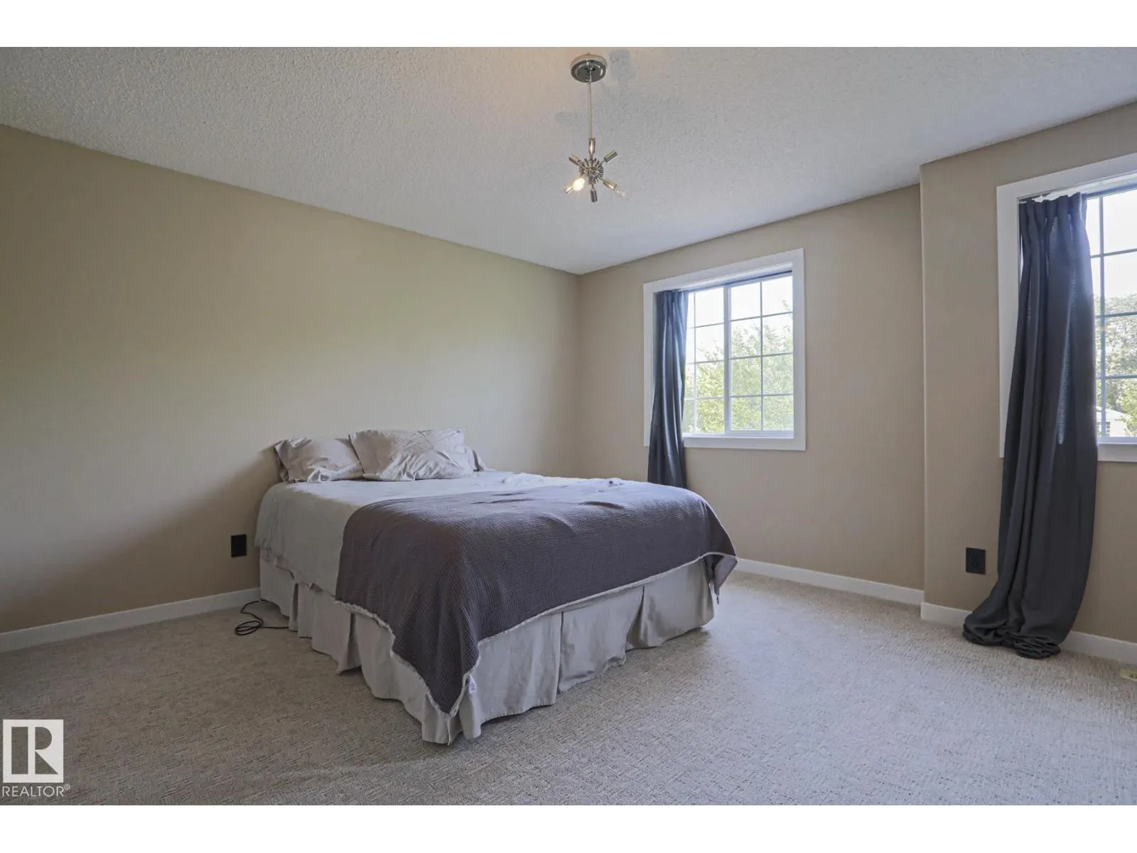8 Erinwoods PL