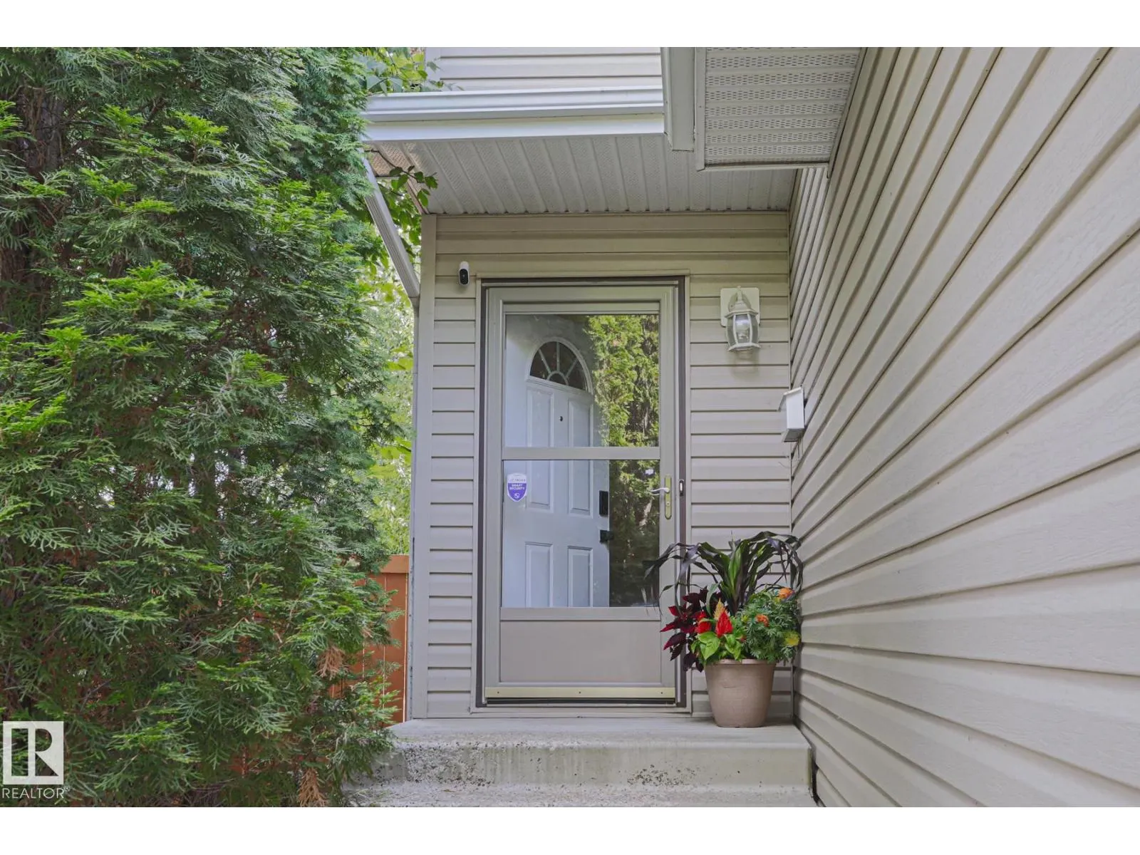 8 Erinwoods PL