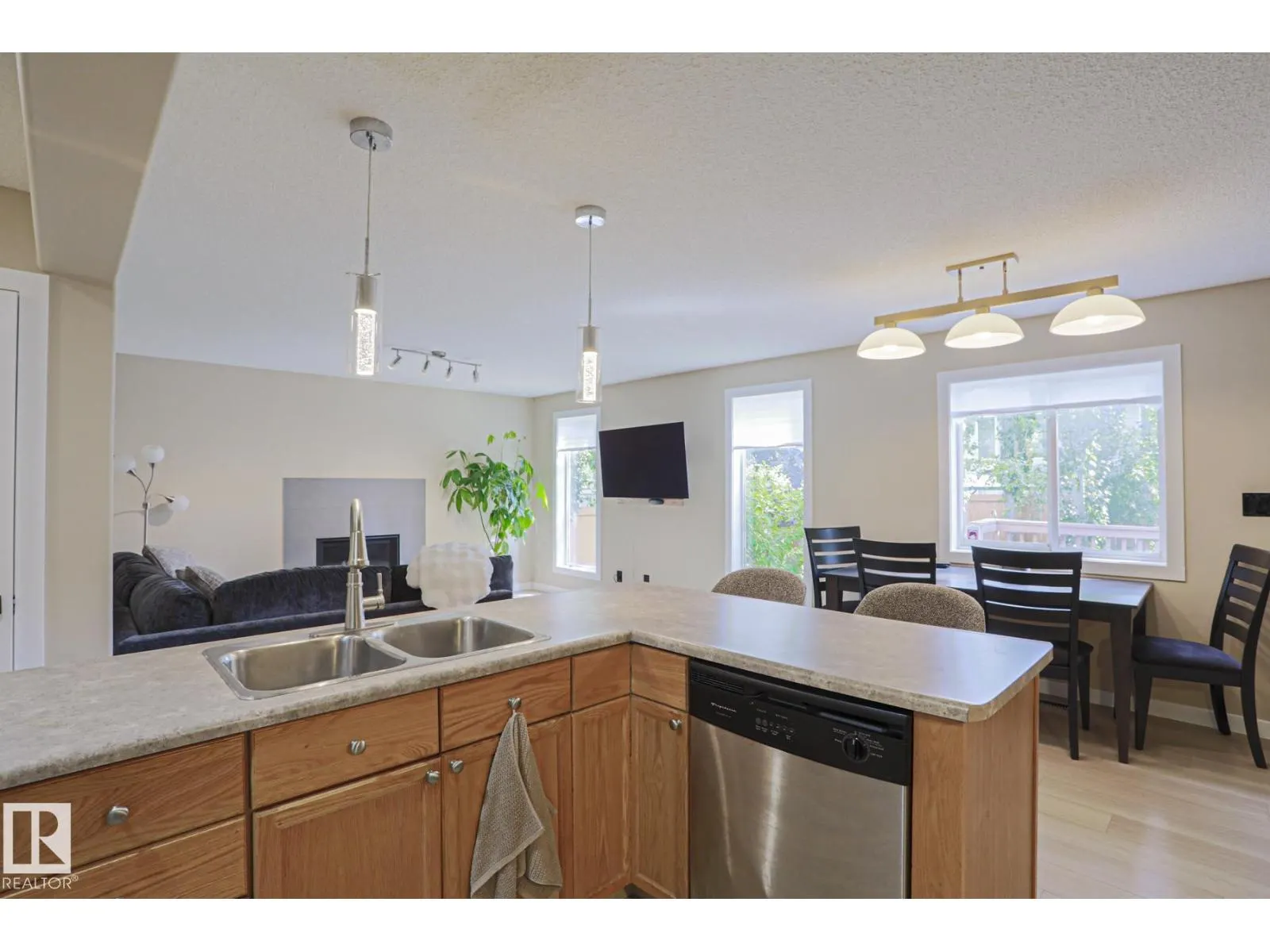 8 Erinwoods PL