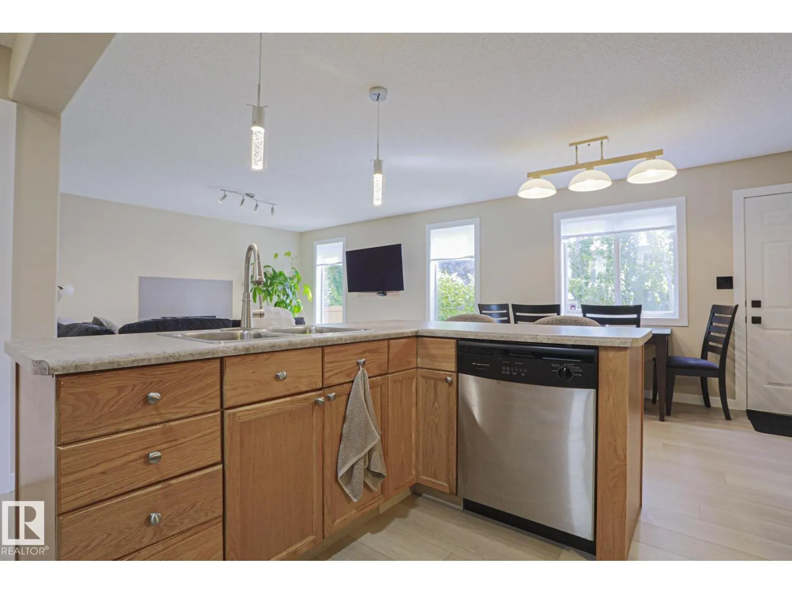 8 Erinwoods PL