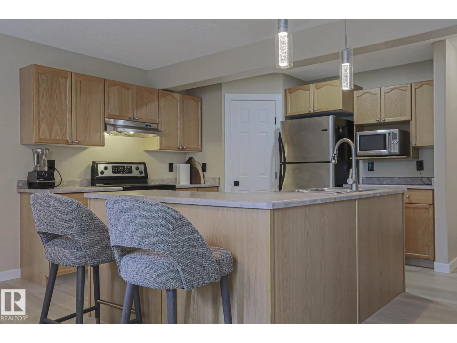 8 Erinwoods PL