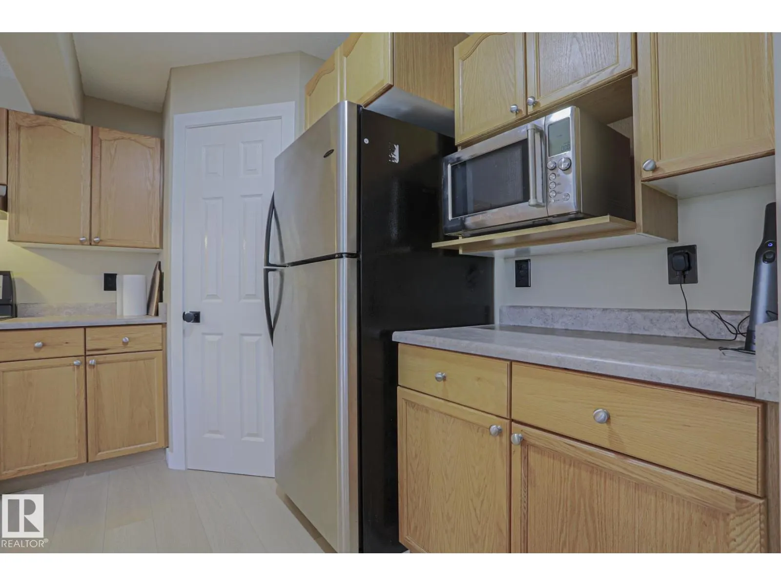 8 Erinwoods PL