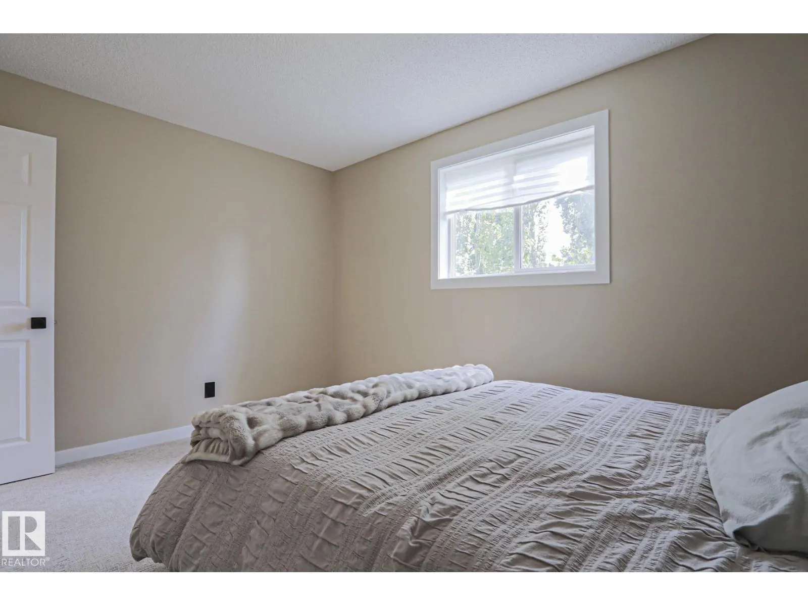 8 Erinwoods PL