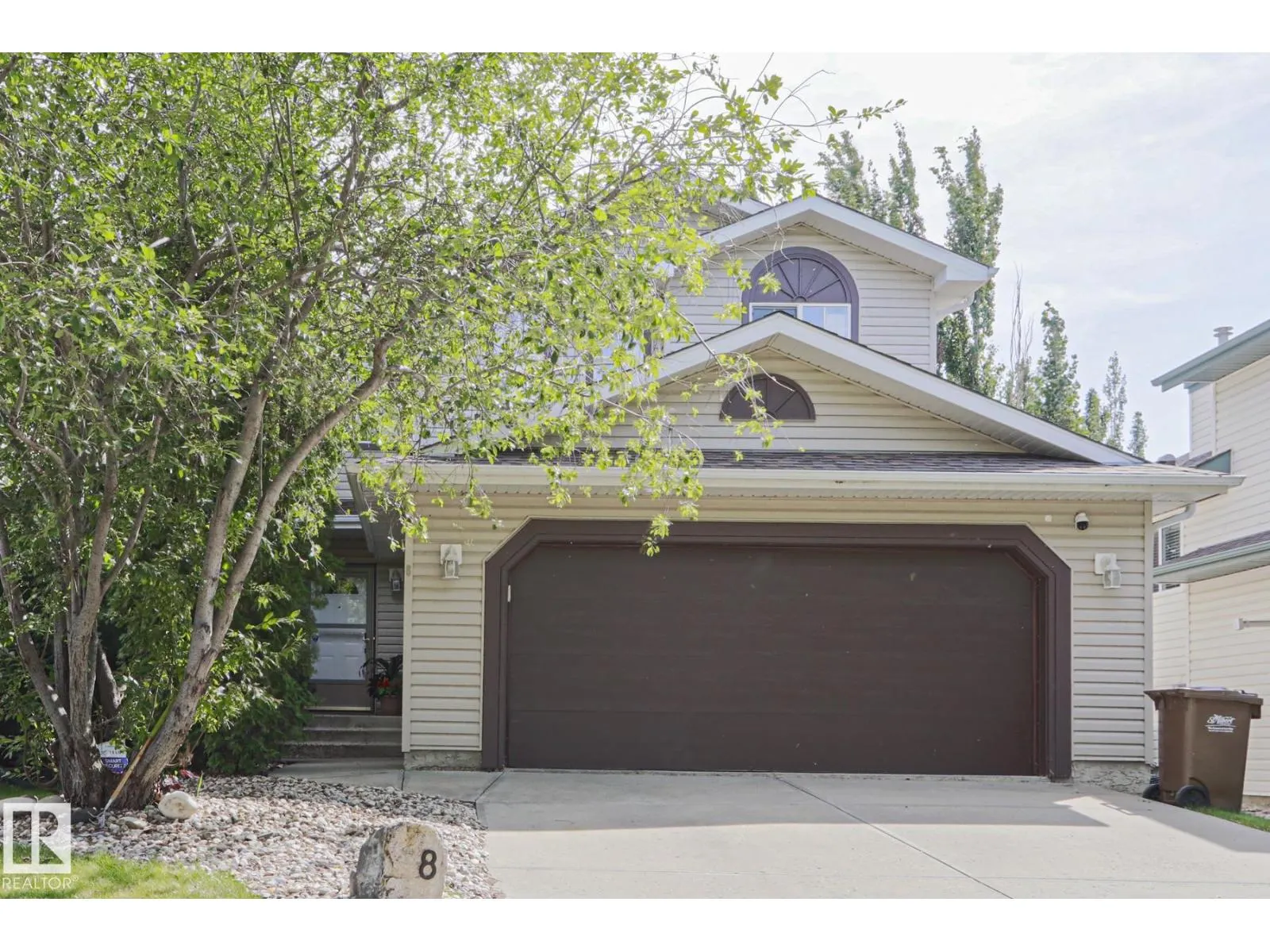 8 Erinwoods PL