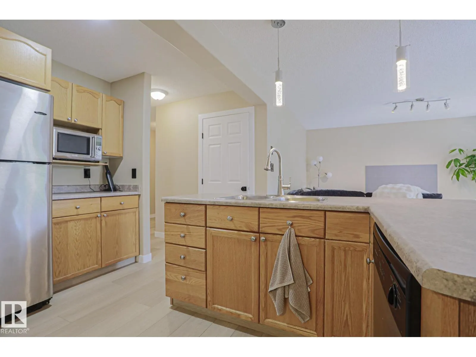 8 Erinwoods PL
