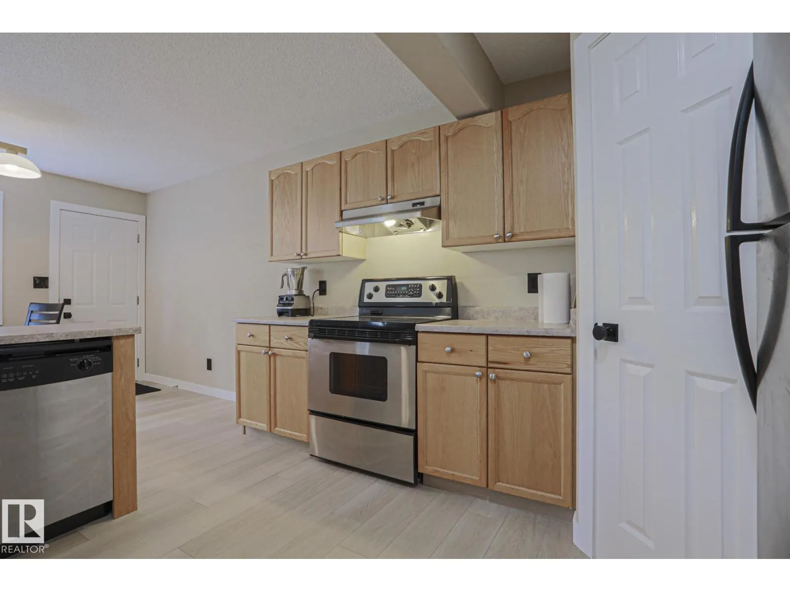 8 Erinwoods PL