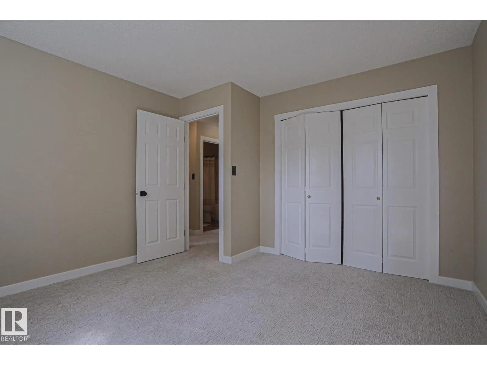 8 Erinwoods PL