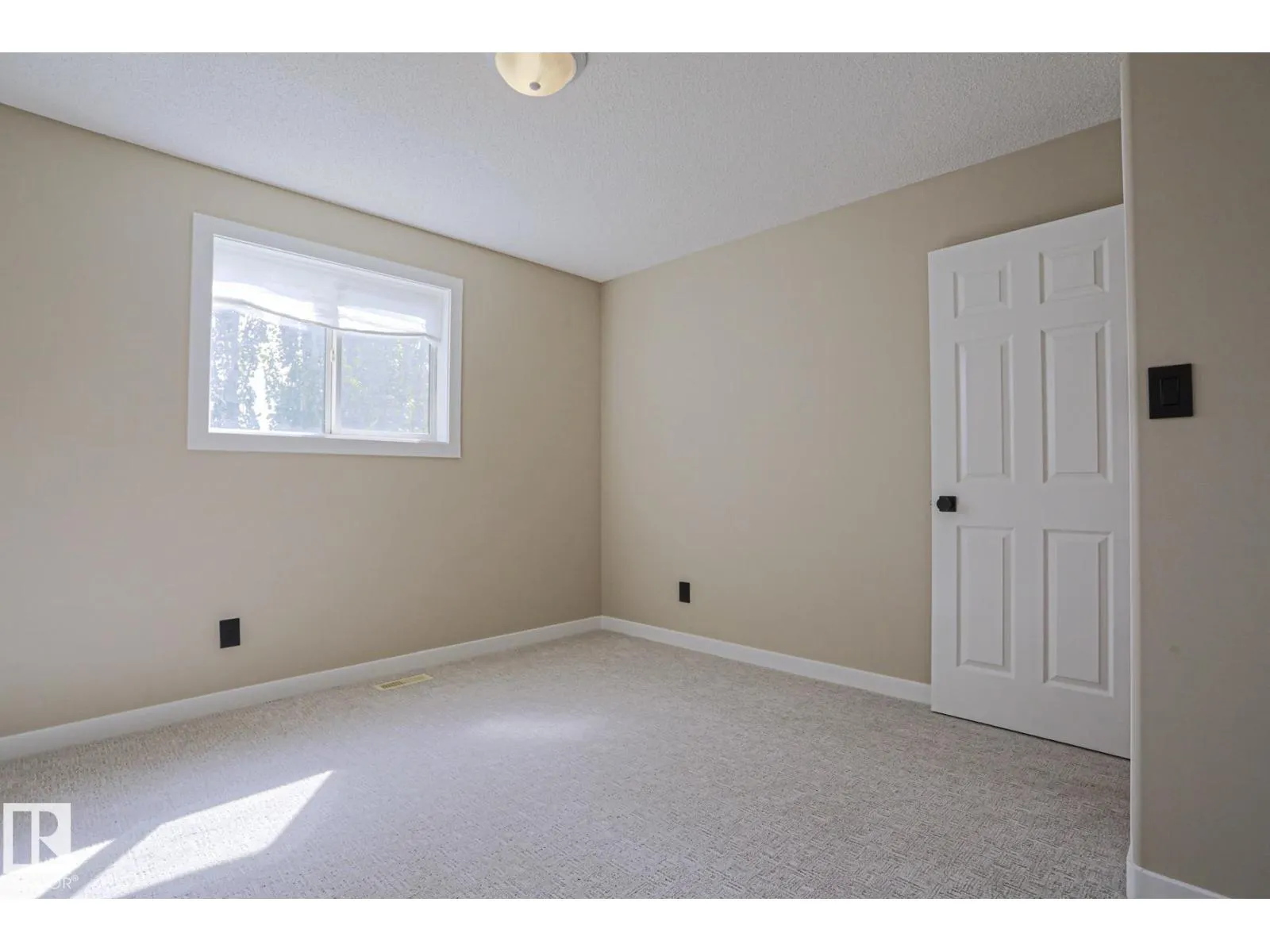 8 Erinwoods PL