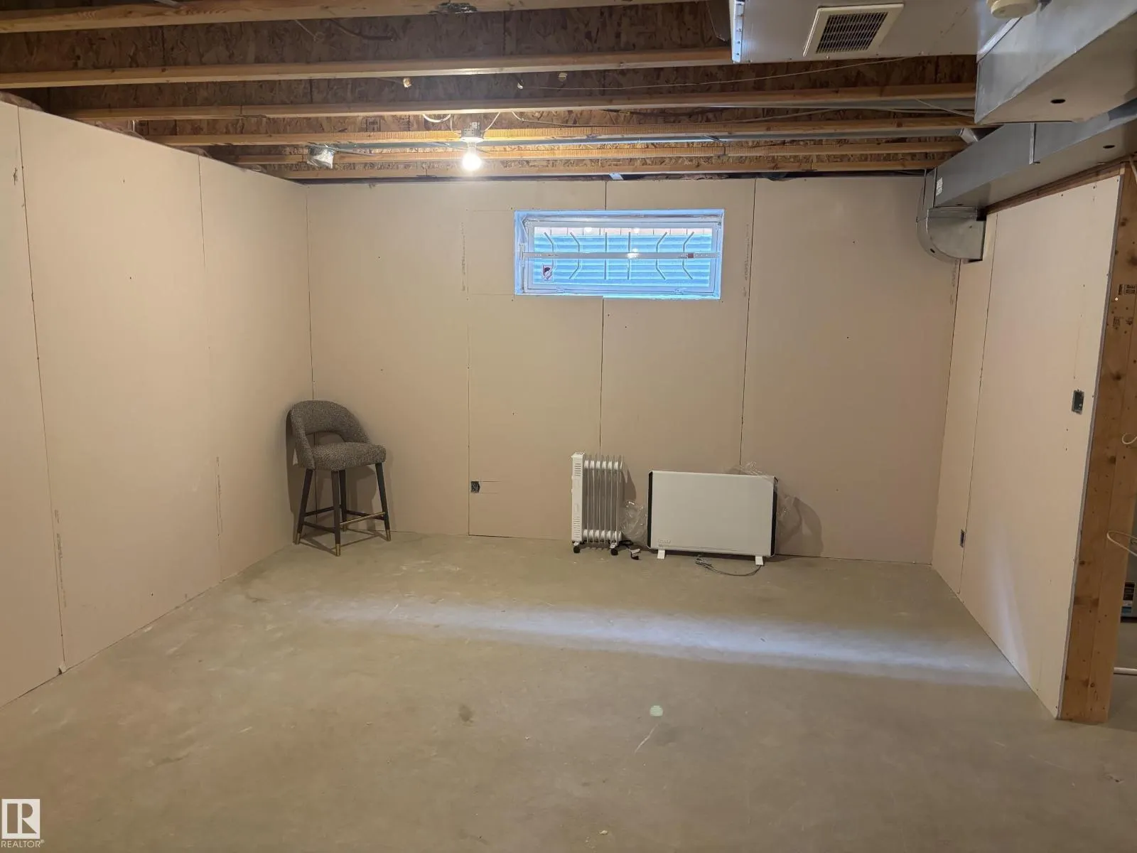 8 Erinwoods PL