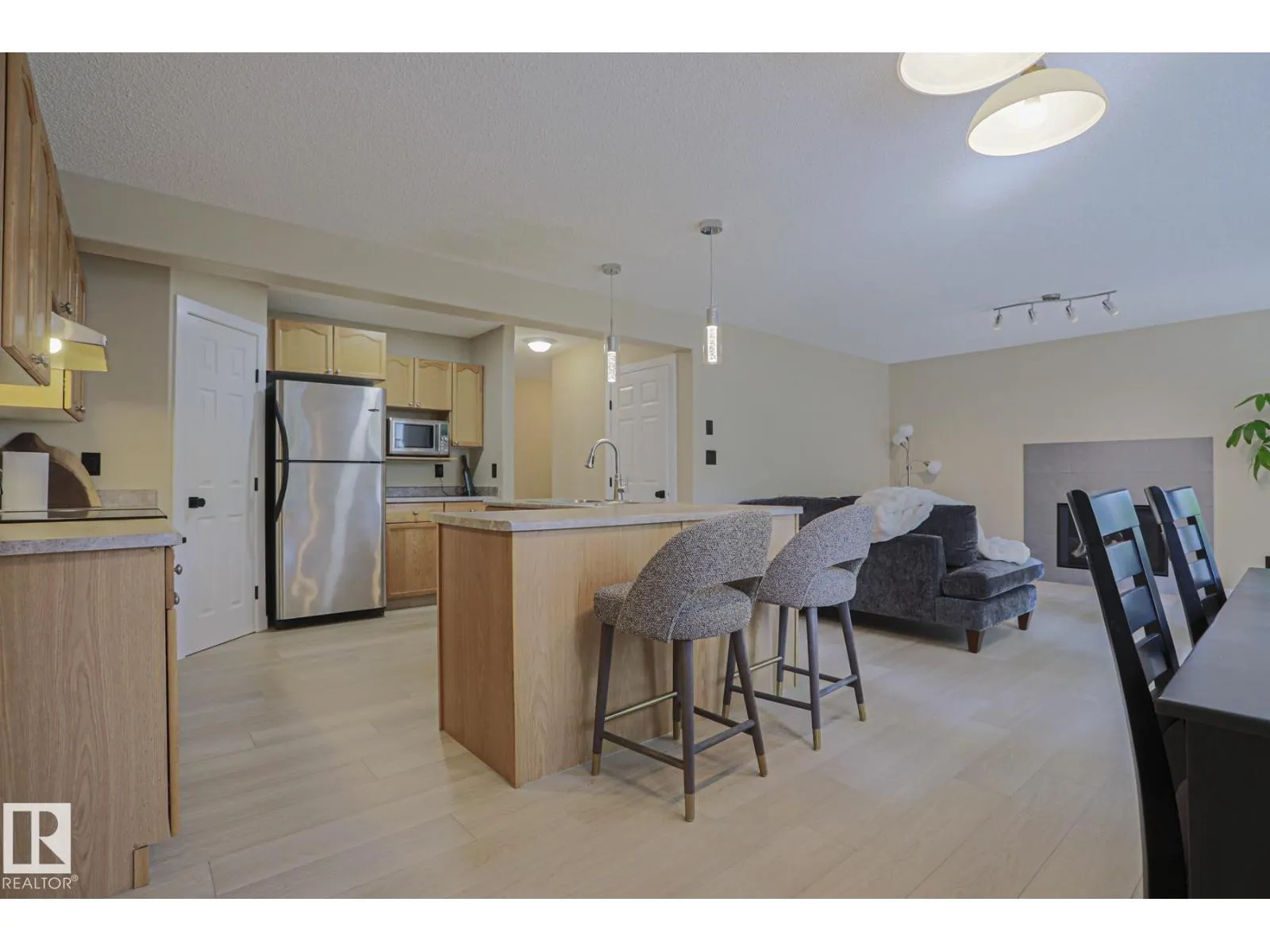 8 Erinwoods PL