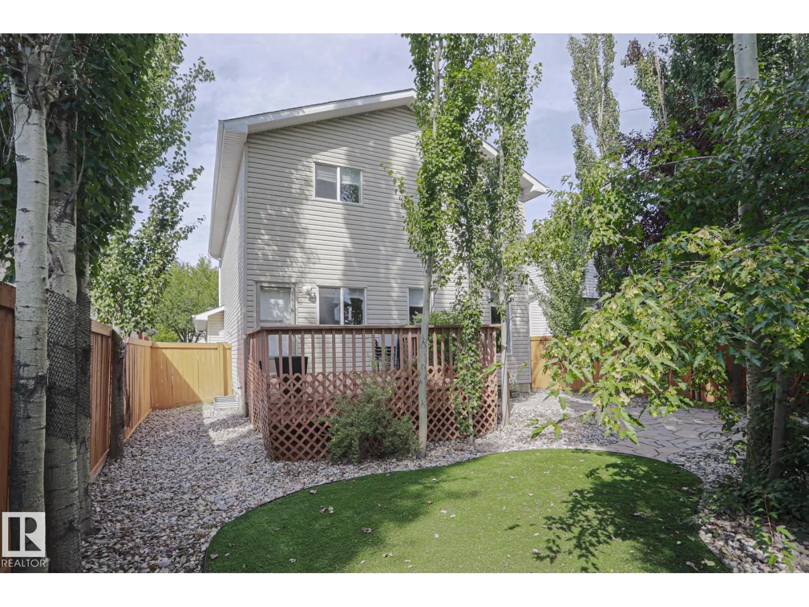 8 Erinwoods PL