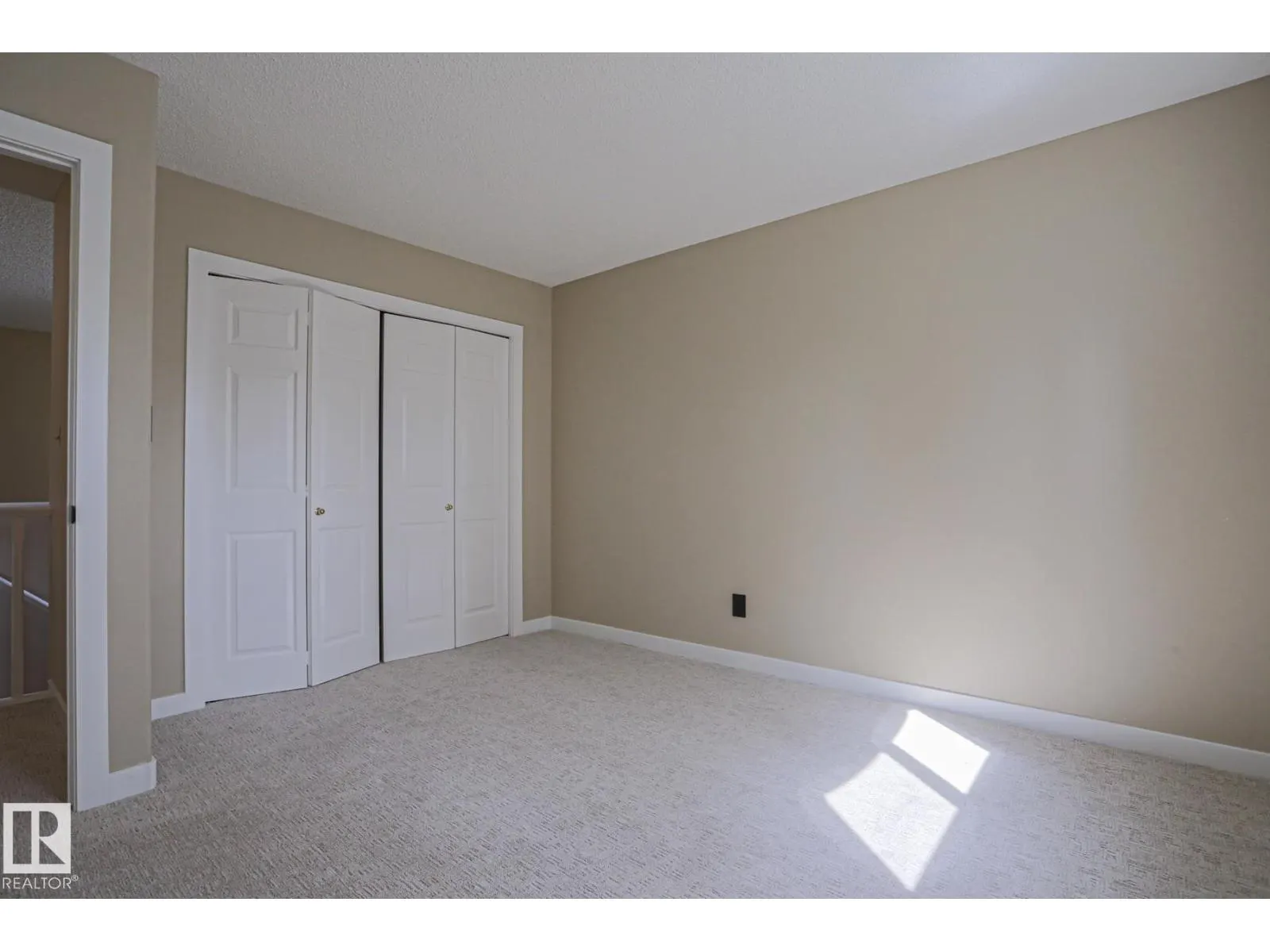 8 Erinwoods PL
