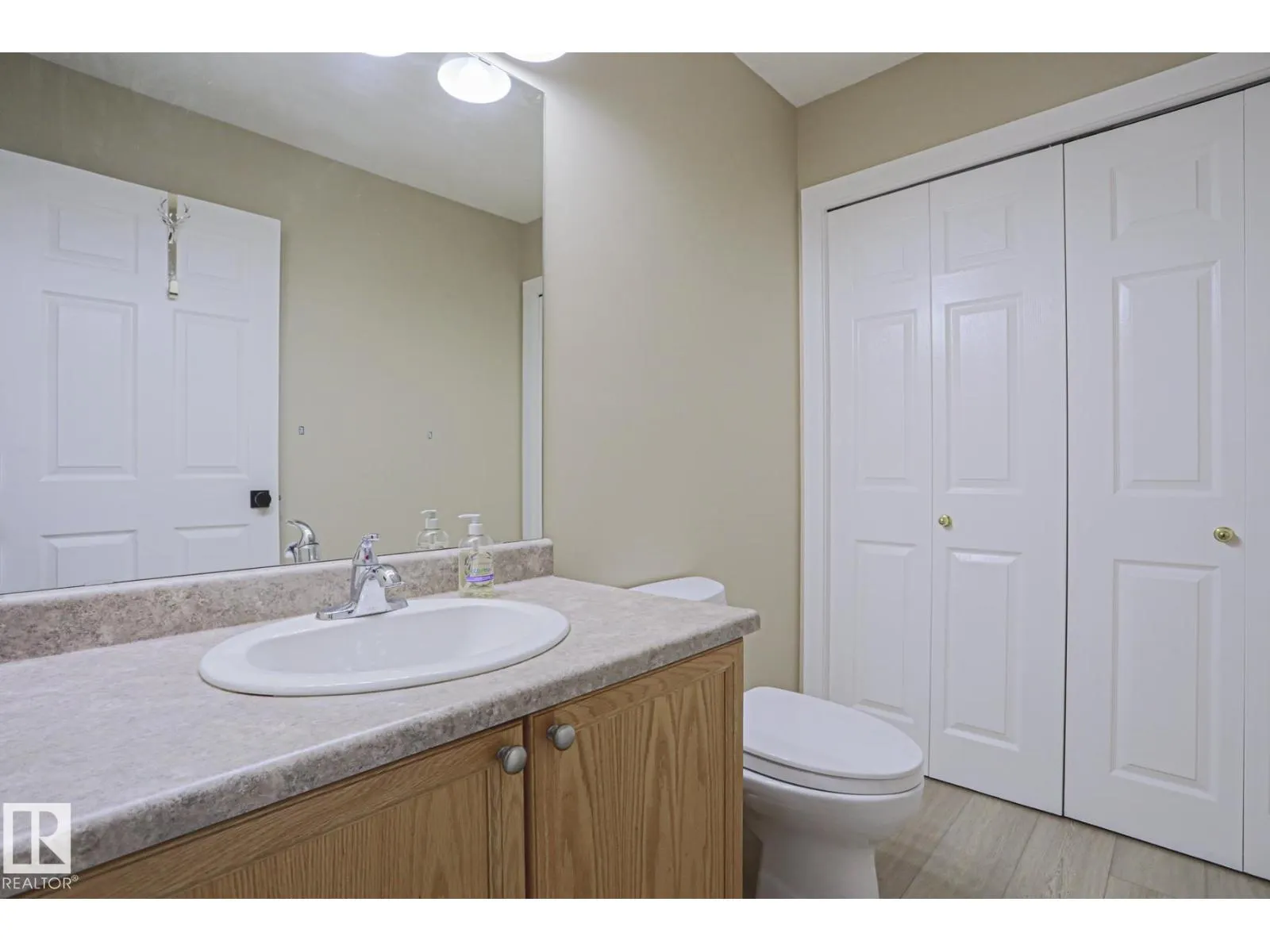 8 Erinwoods PL