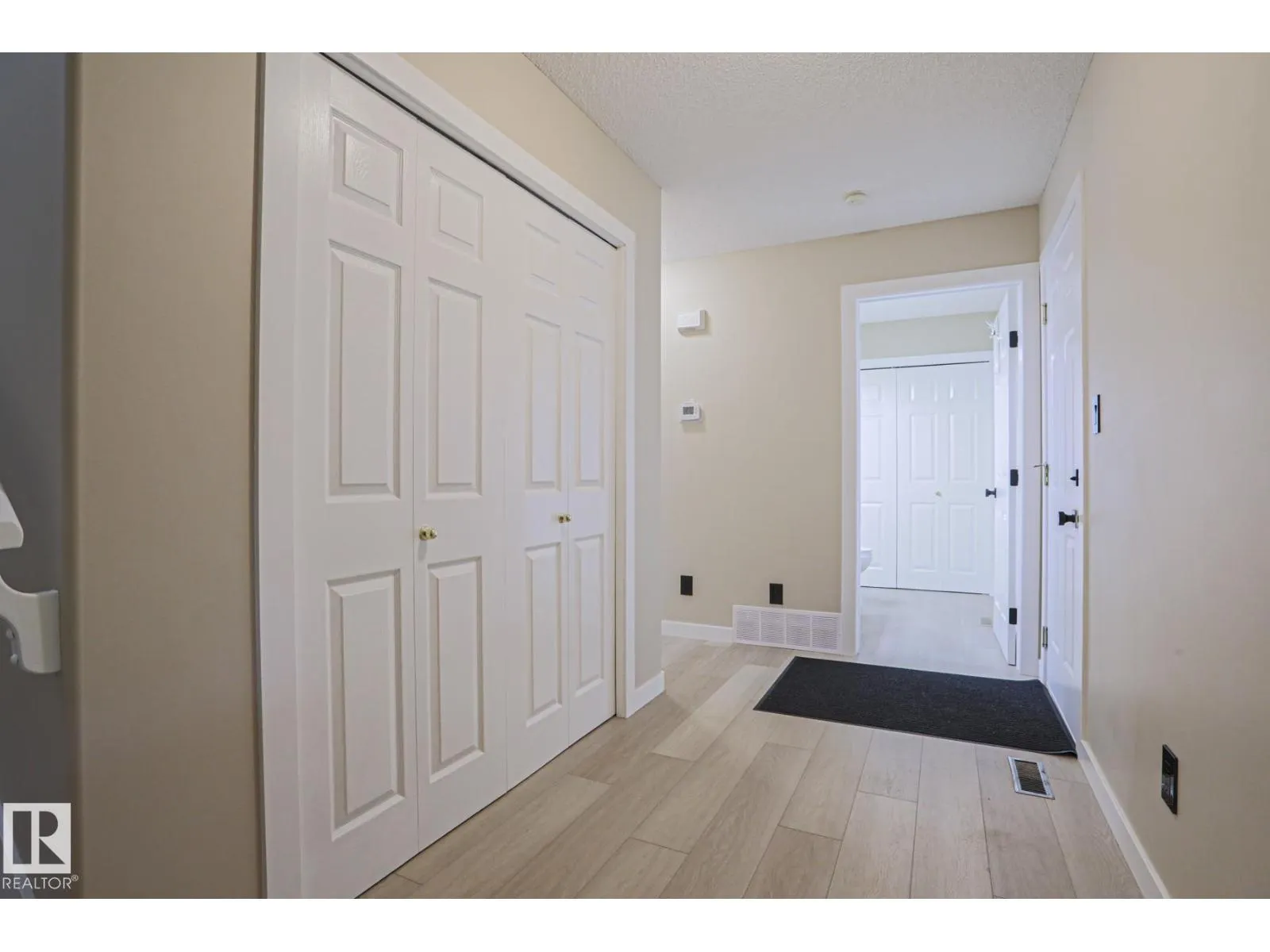8 Erinwoods PL