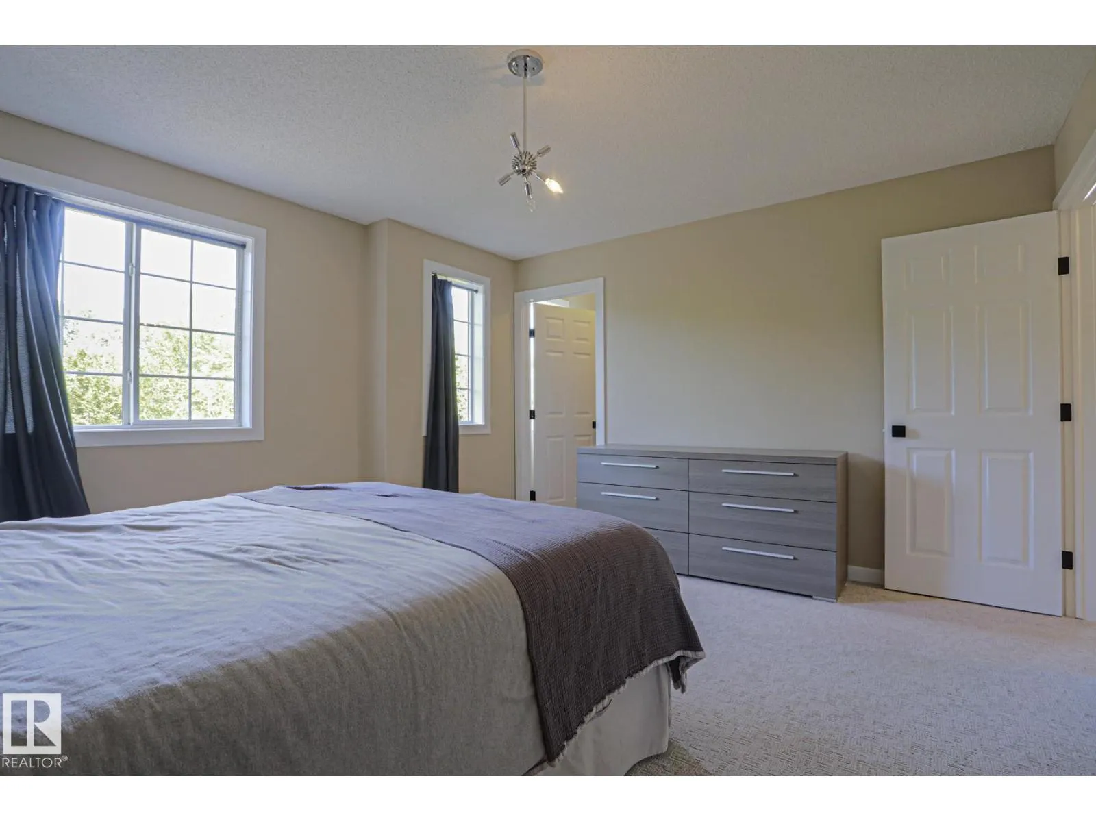 8 Erinwoods PL