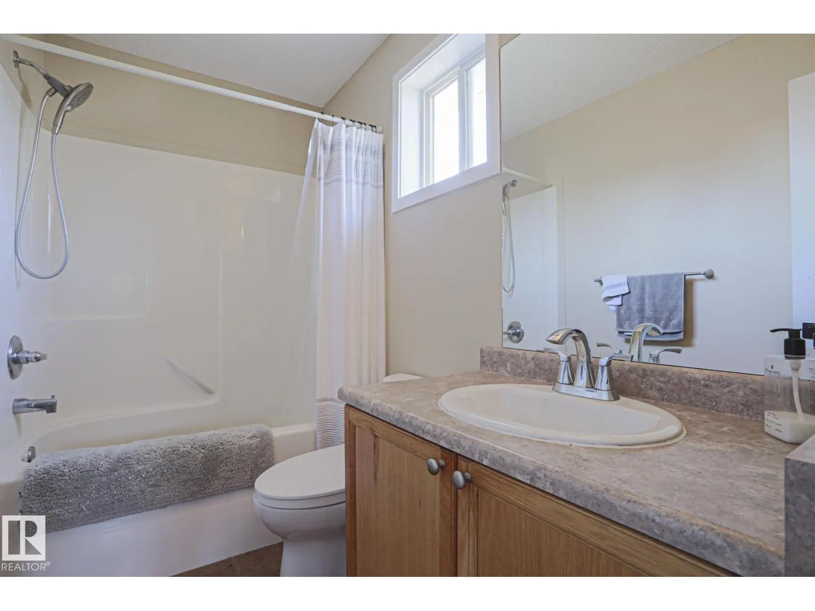 8 Erinwoods PL