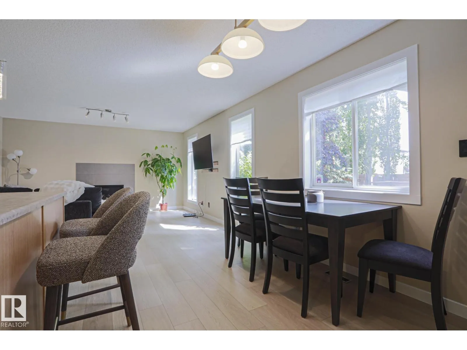 8 Erinwoods PL