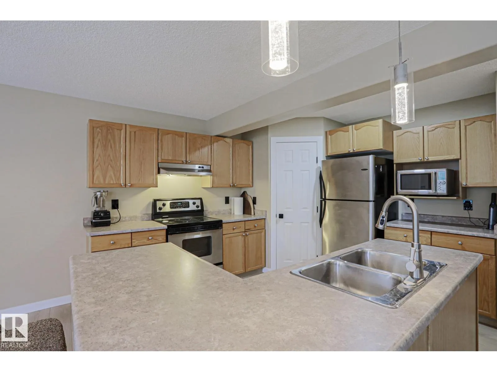 8 Erinwoods PL