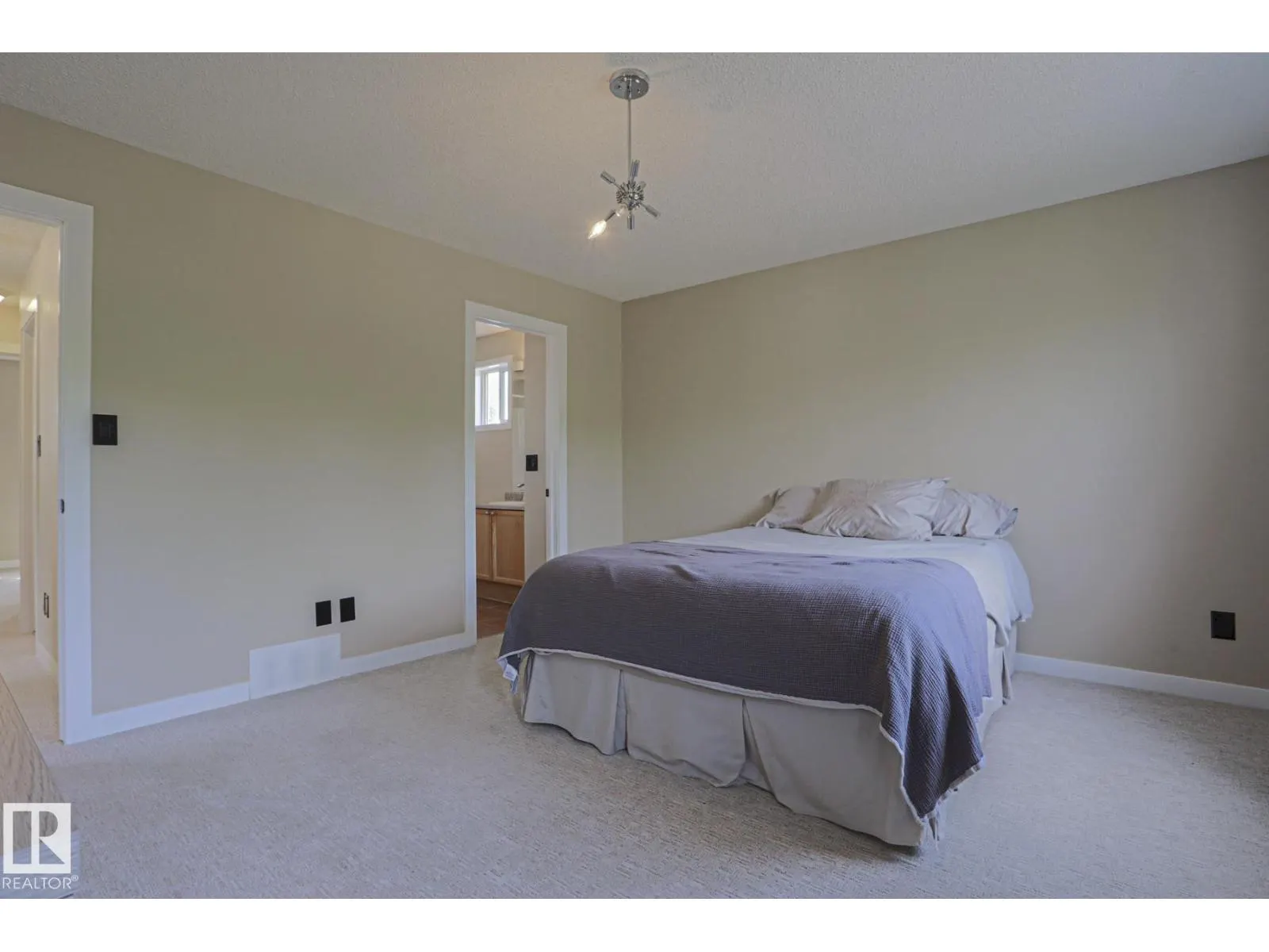8 Erinwoods PL