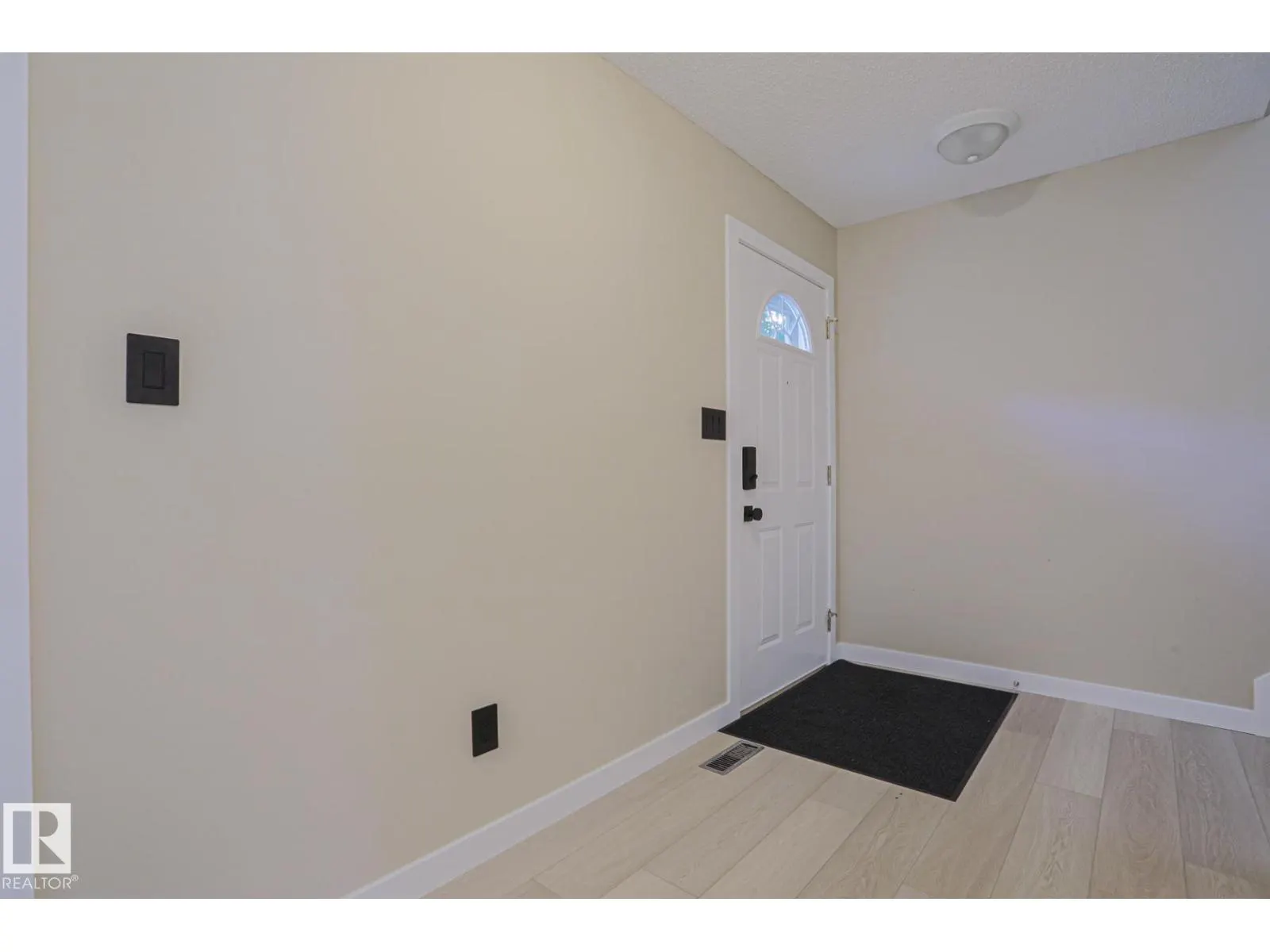 8 Erinwoods PL