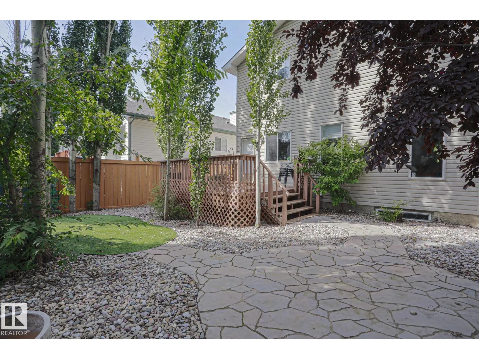 8 Erinwoods PL