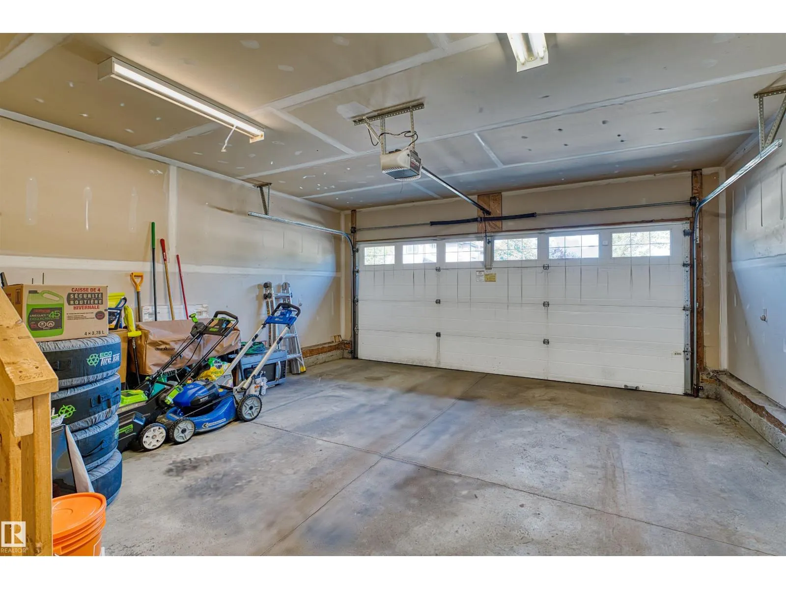 22 NORTON AV