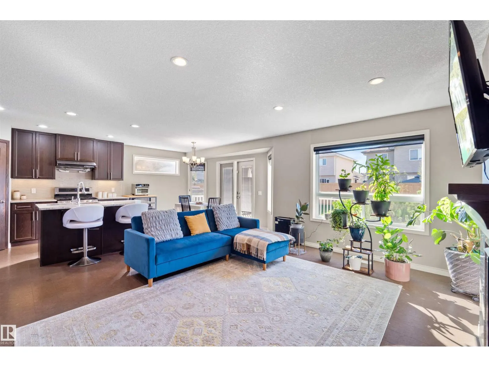 22 NORTON AV