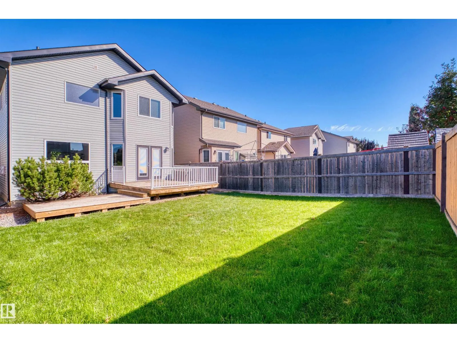 22 NORTON AV