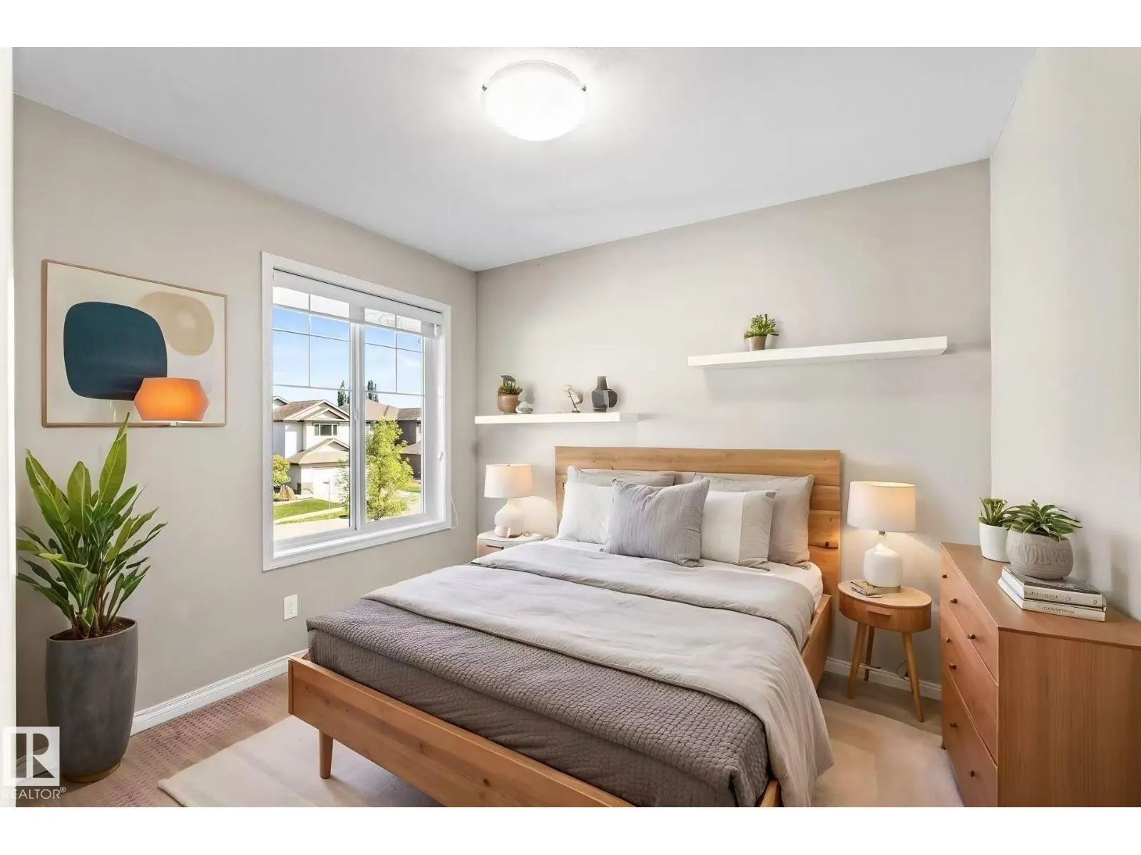 22 NORTON AV