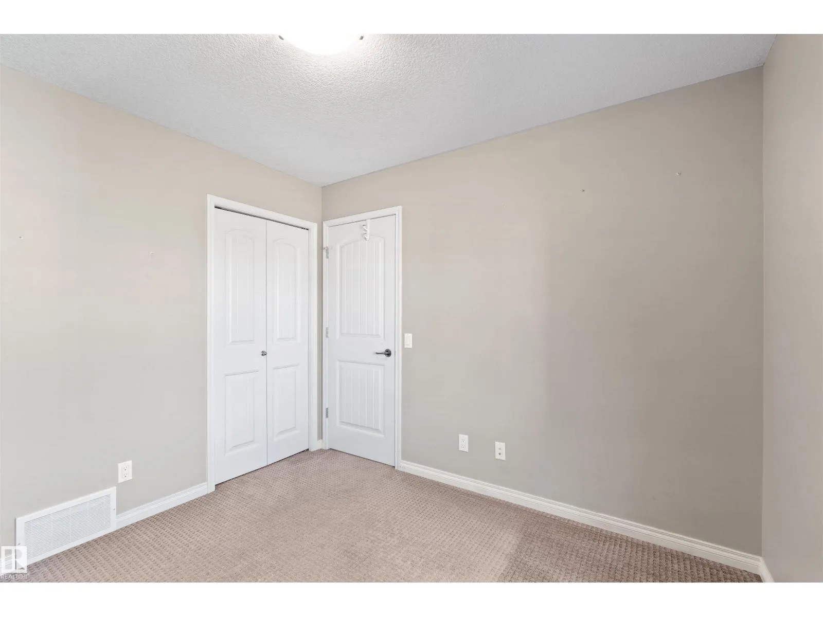 22 NORTON AV