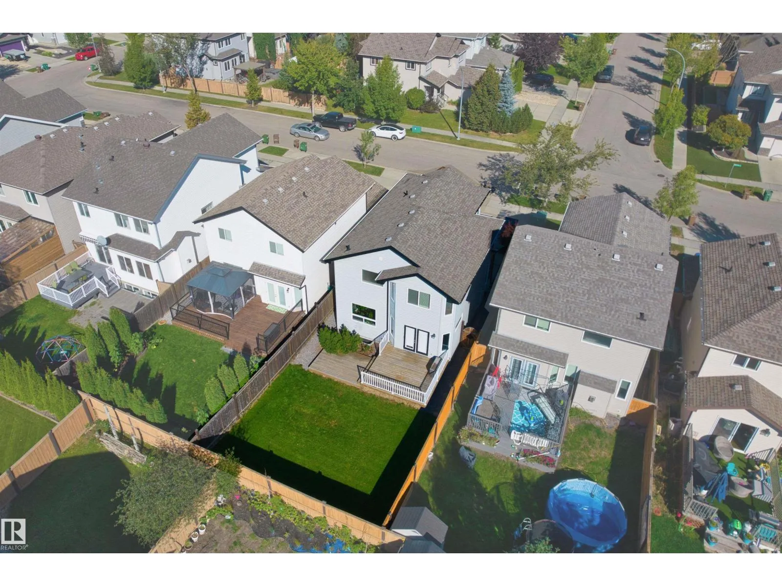 22 NORTON AV