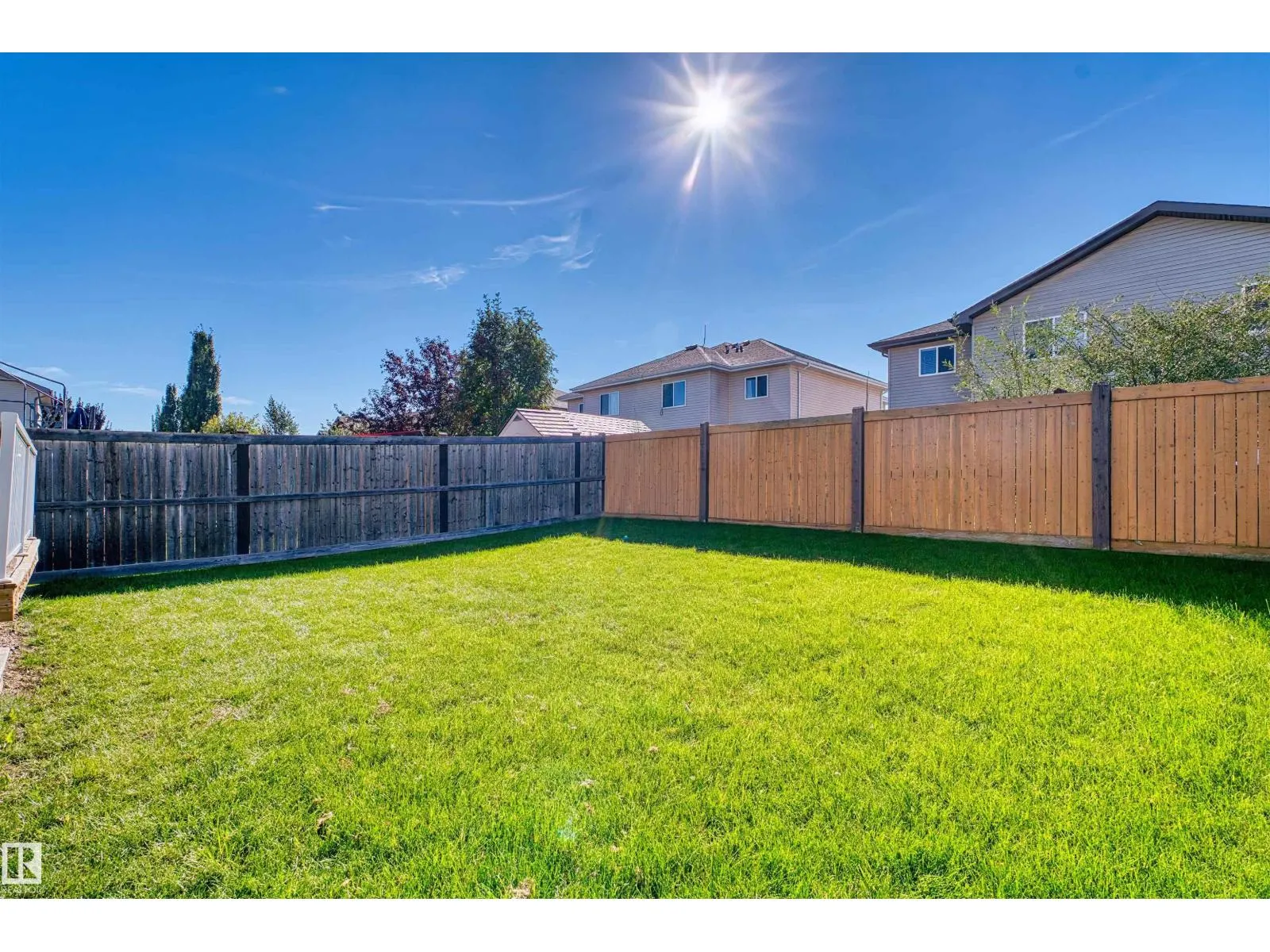 22 NORTON AV