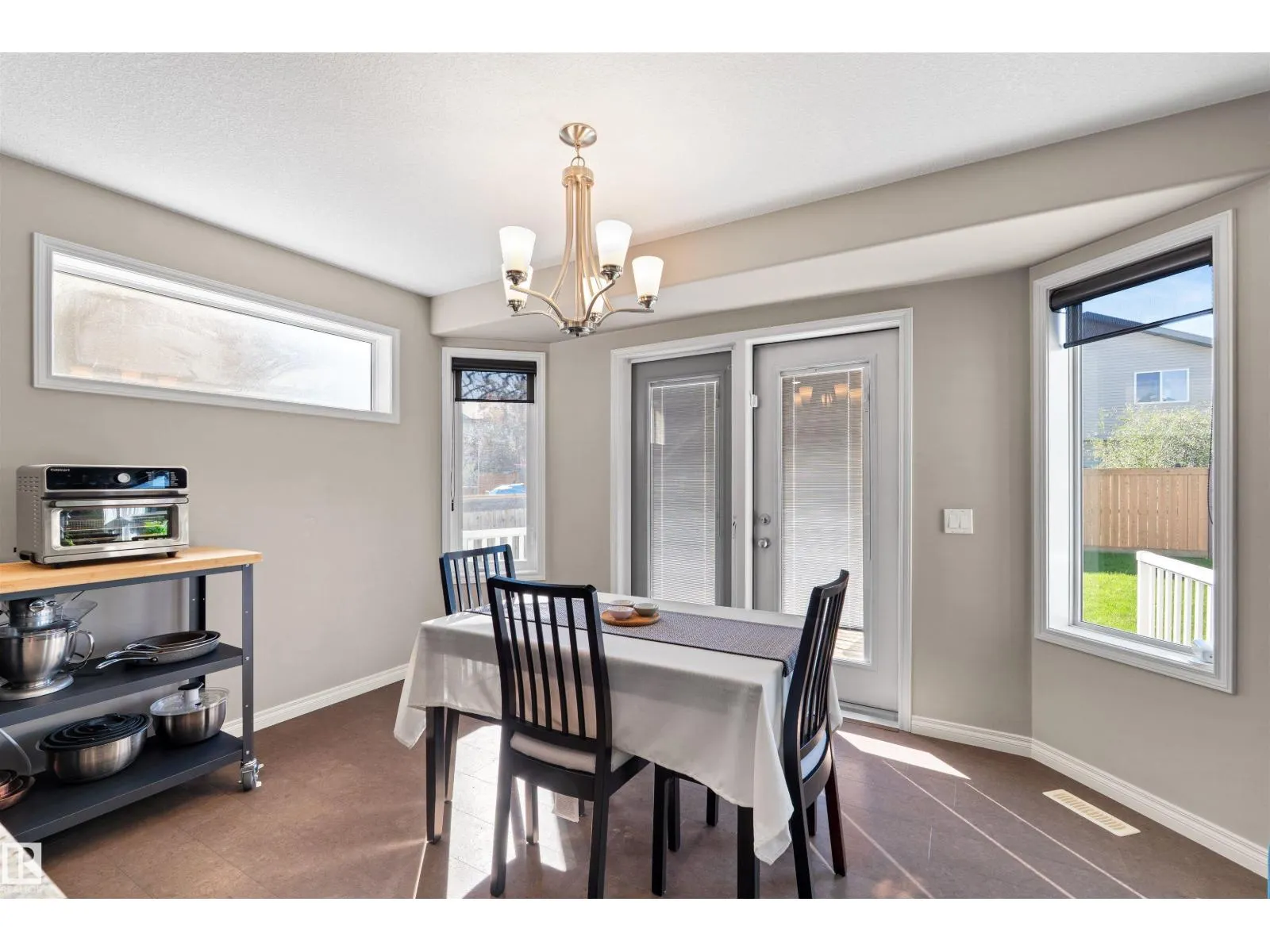 22 NORTON AV