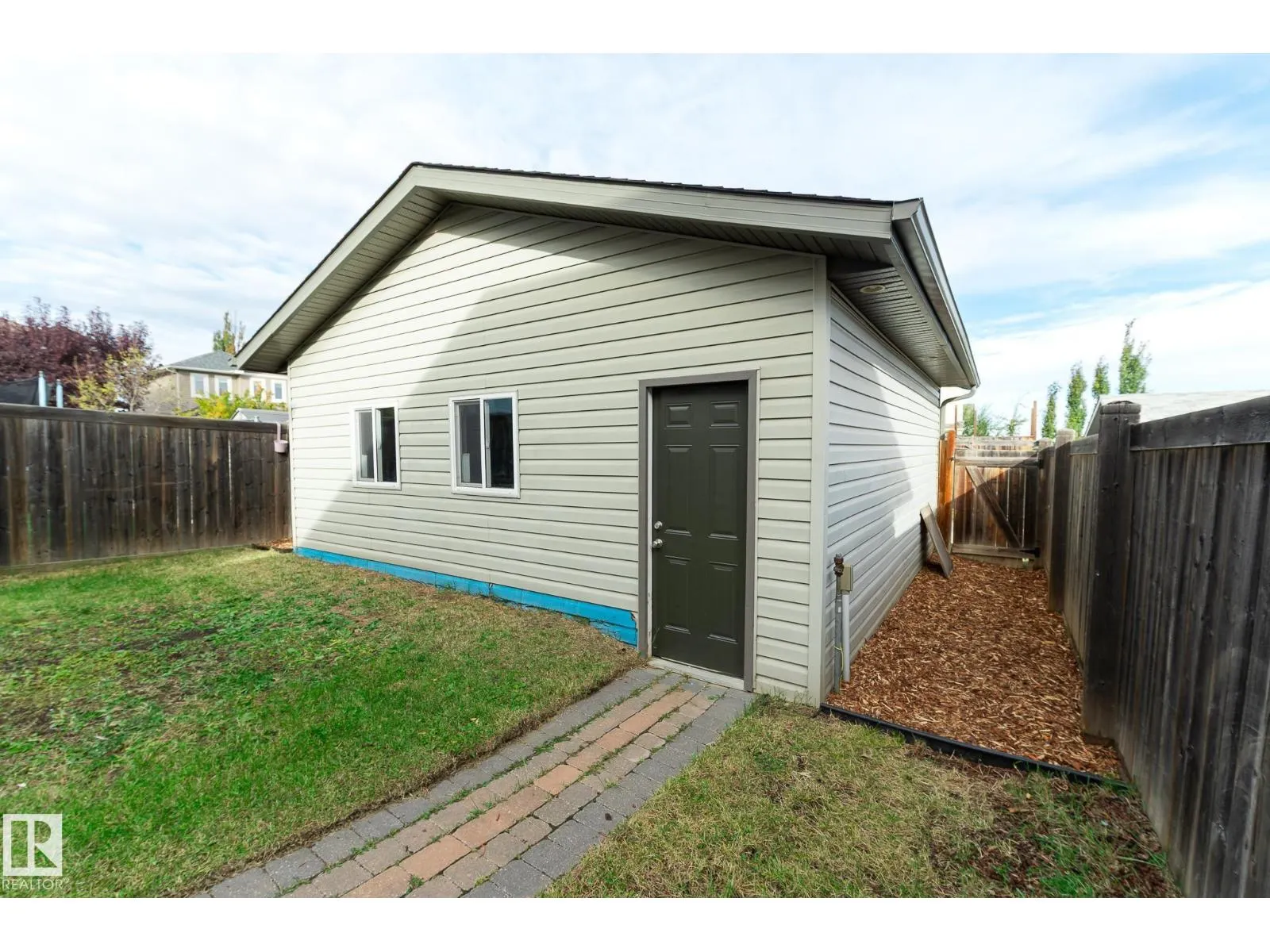 50 VIVIAN WY